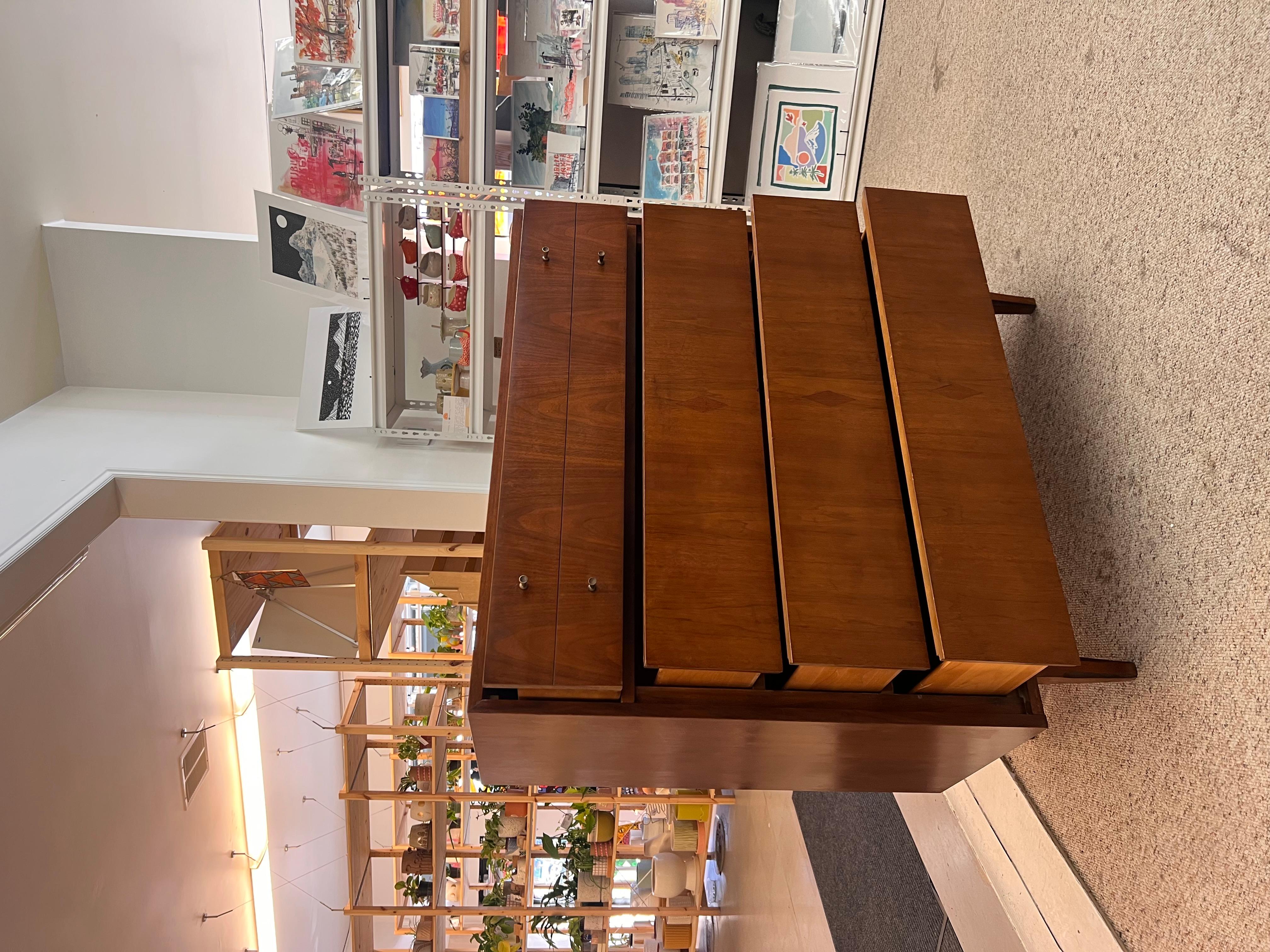Late 20th Century Vintage Mid Century Modern 4 Drawer Dresser Dovetailed Drawers For Sale