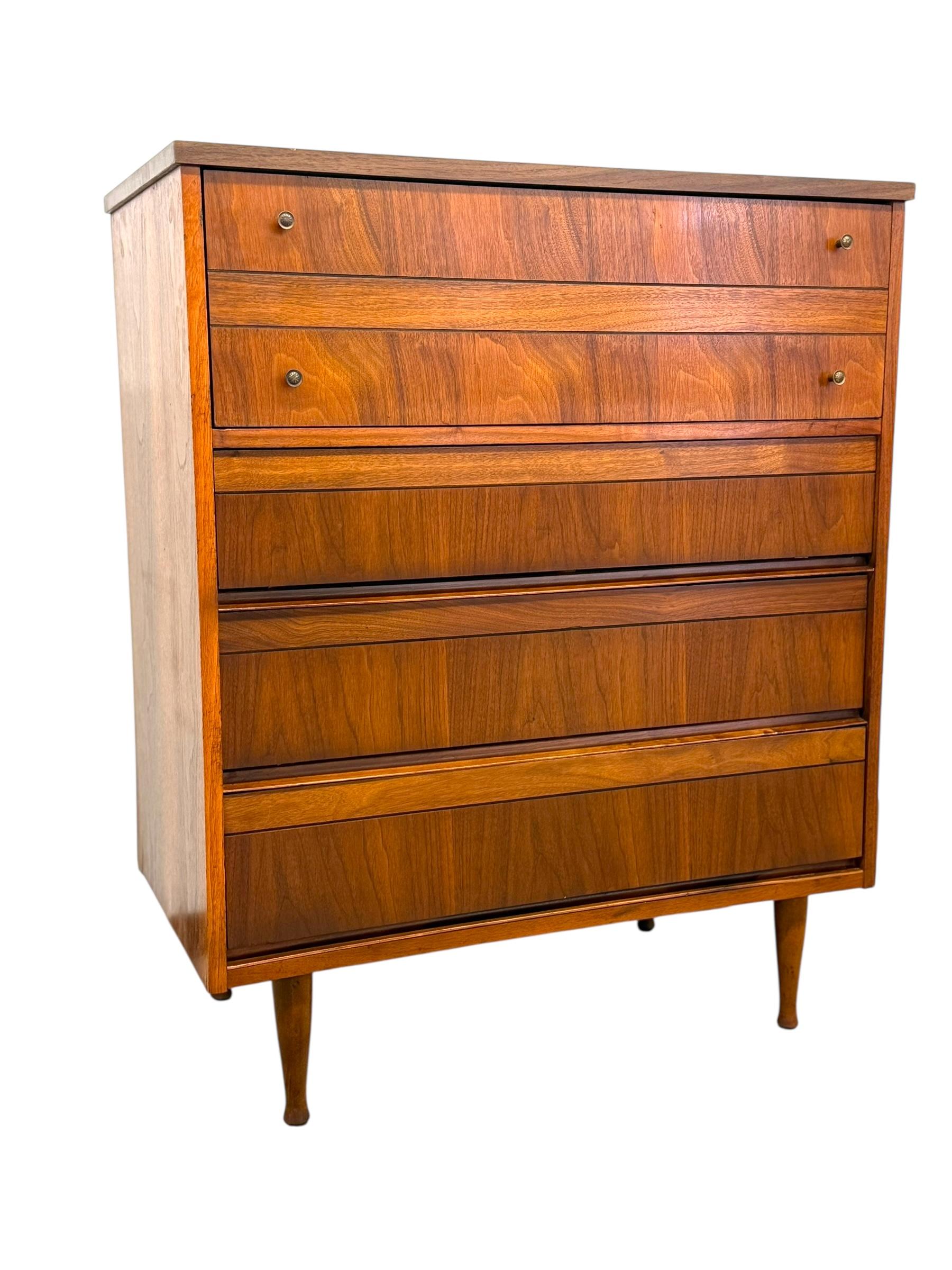 Vintage Mid Century Modern 4 Schublade Dresser Dovetailed Schubladen (Mitte des 20. Jahrhunderts) im Angebot