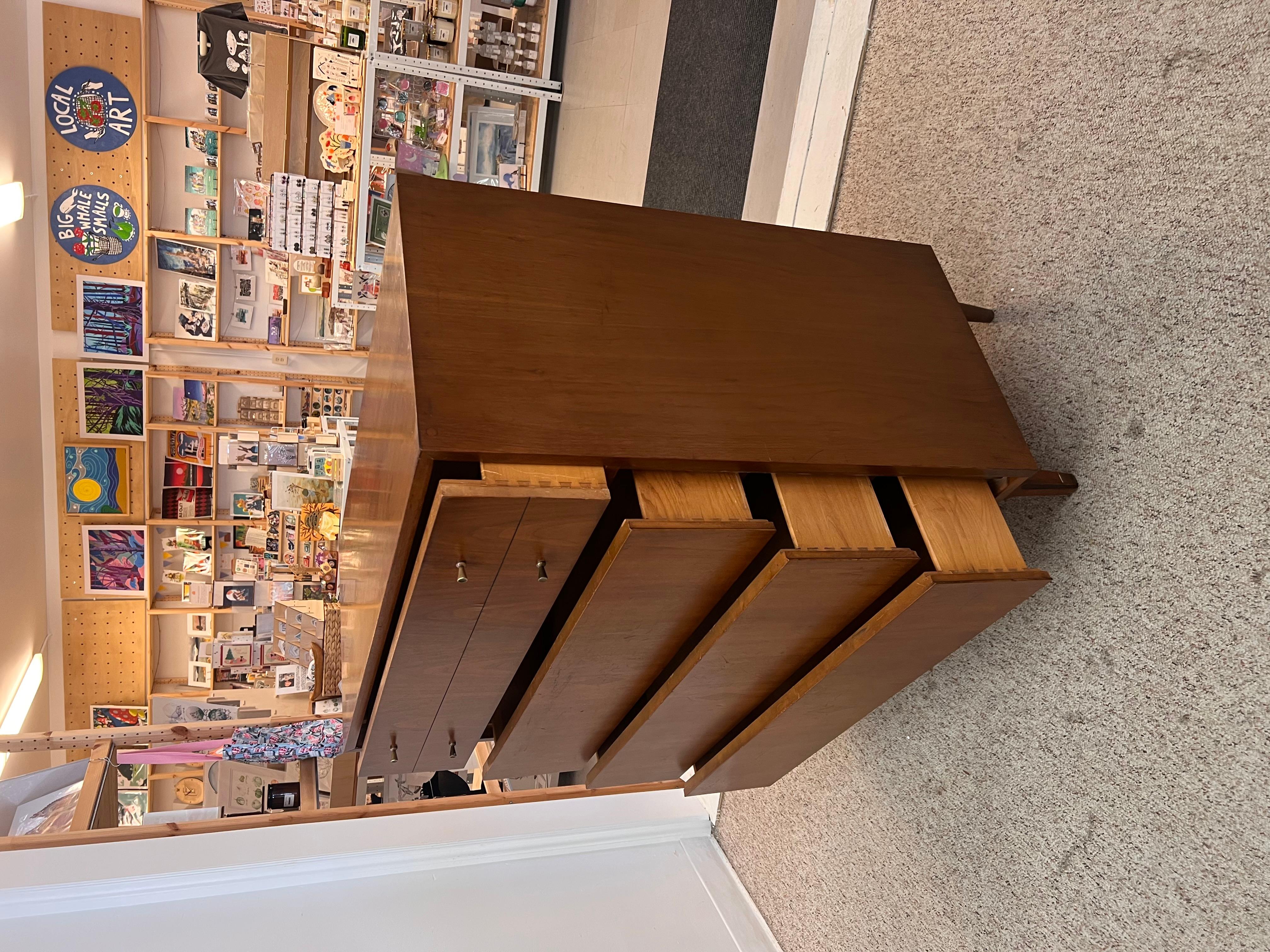 Walnut Vintage Mid Century Modern 4 Drawer Dresser Dovetailed Drawers For Sale