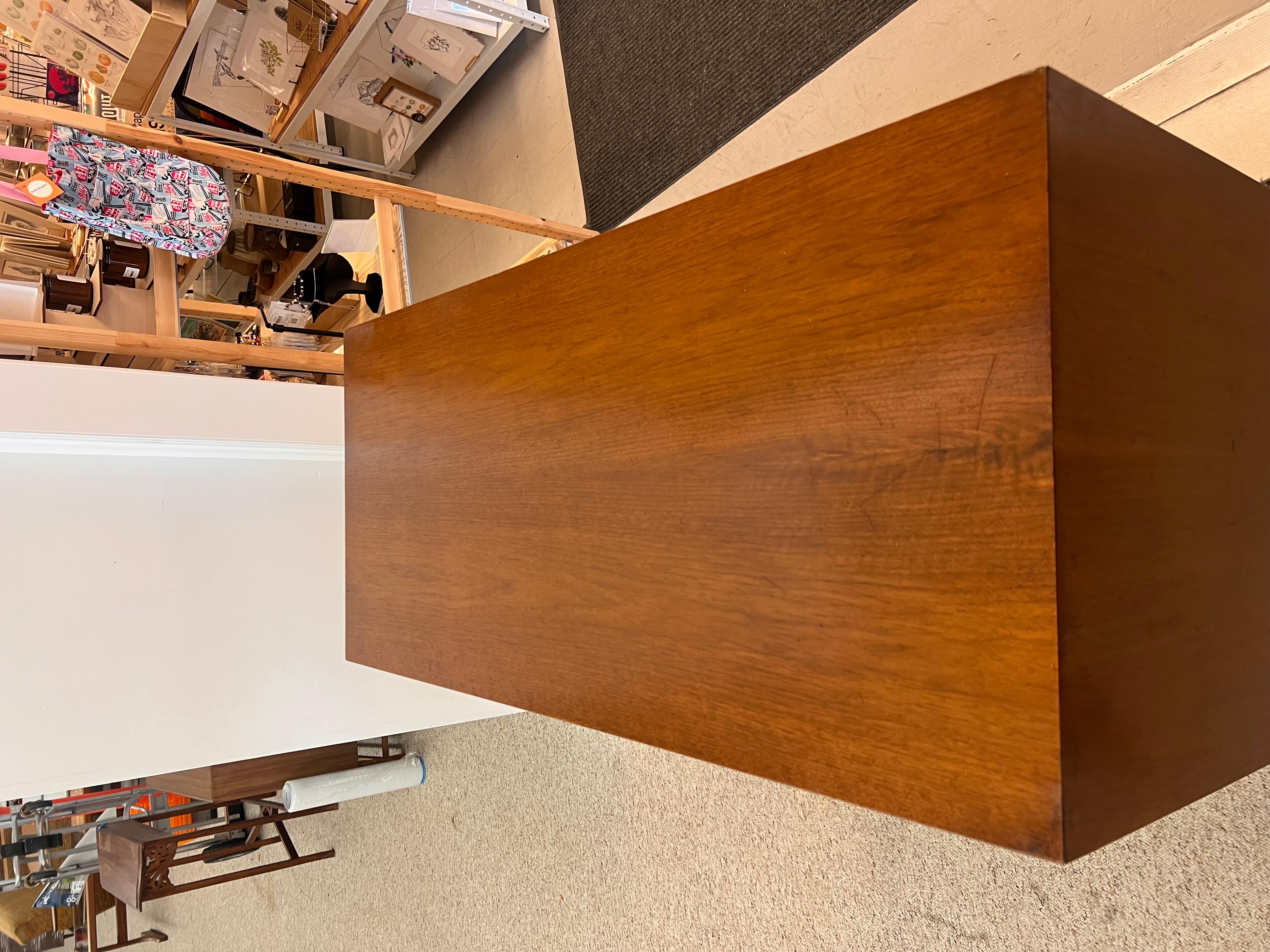 Vintage Mid Century Modern 4 Drawer Dresser Dovetailed Drawers For Sale 3