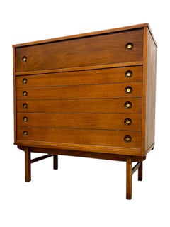 Vintage Mid-Century Modern 4-Drawer Dresser with Dovetailed Drawers