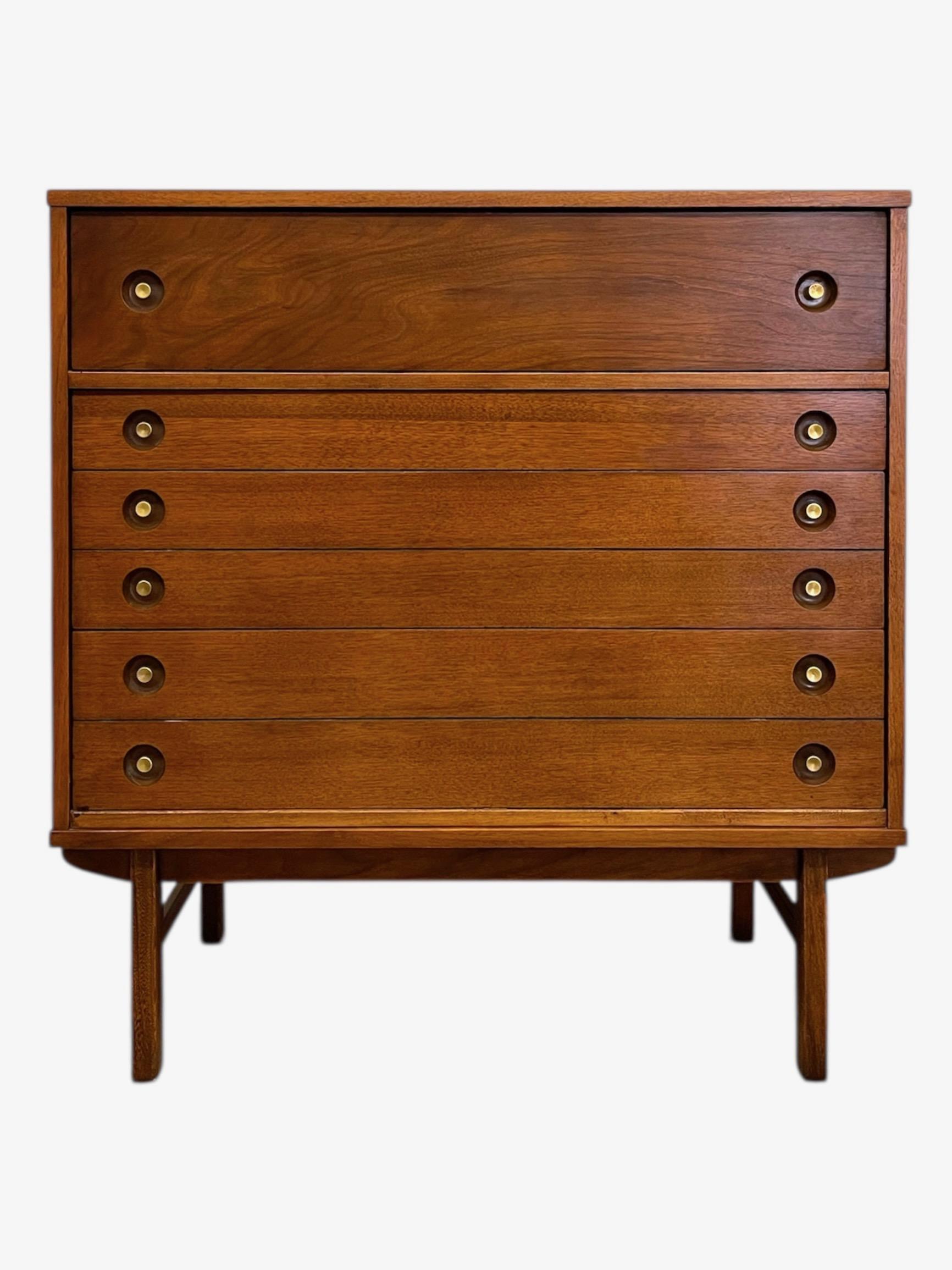 Mid-Century moderno Vintage Mid-Century Modern 4-Drawer Dresser with Dovetailed Drawers in vendita