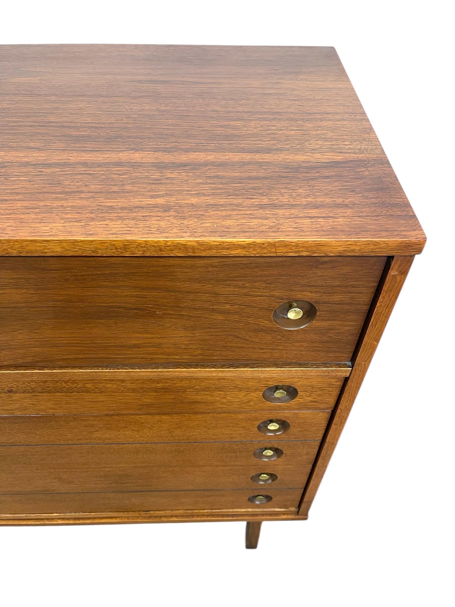 Vintage Mid-Century Modern 4-Drawer Dresser with Dovetailed Drawers in vendita 2