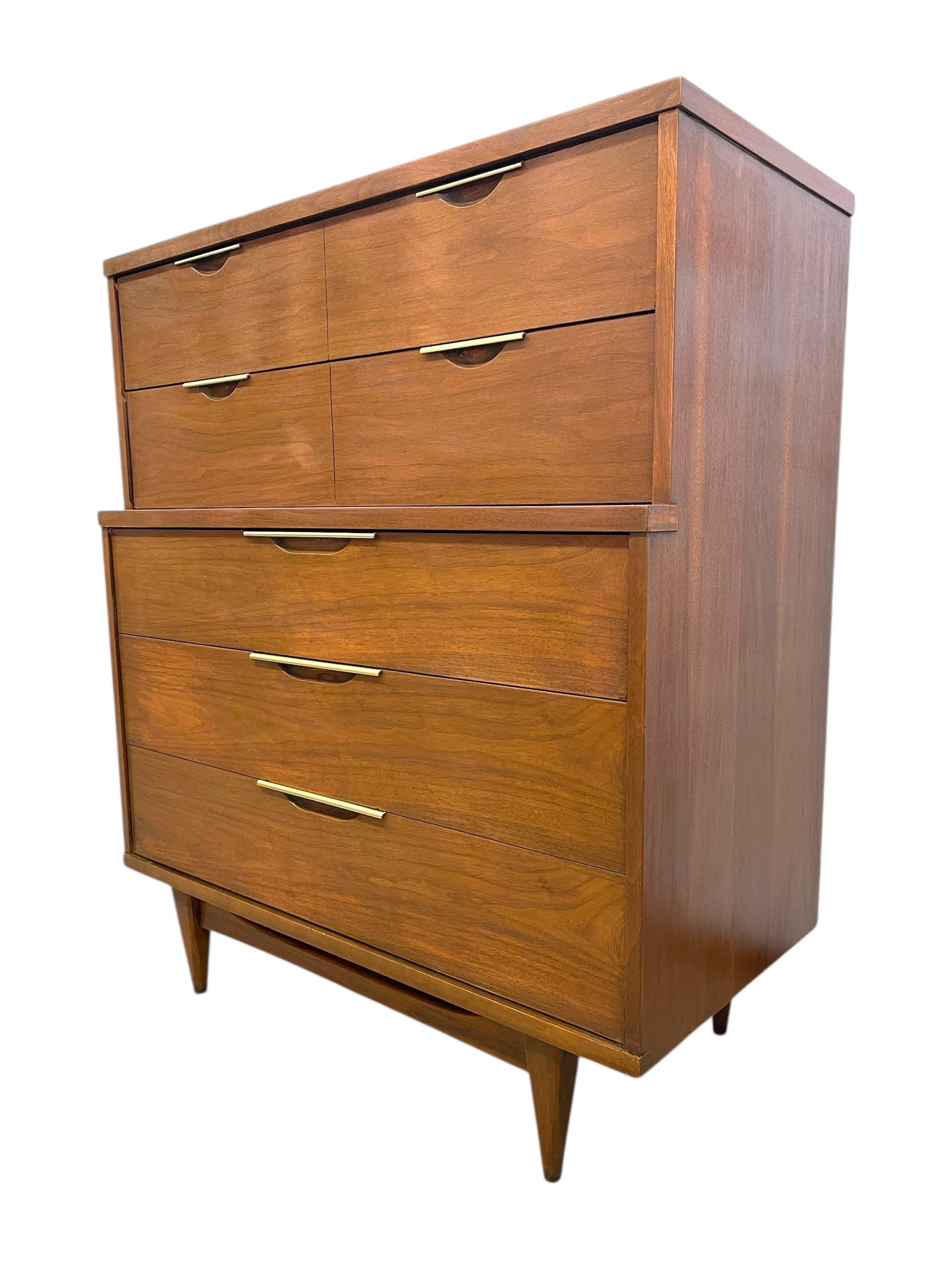 Vintage Mid Century Modern 5 Drawer Dresser - Kent Coffey Tableau Collection In Good Condition For Sale In Seattle, WA