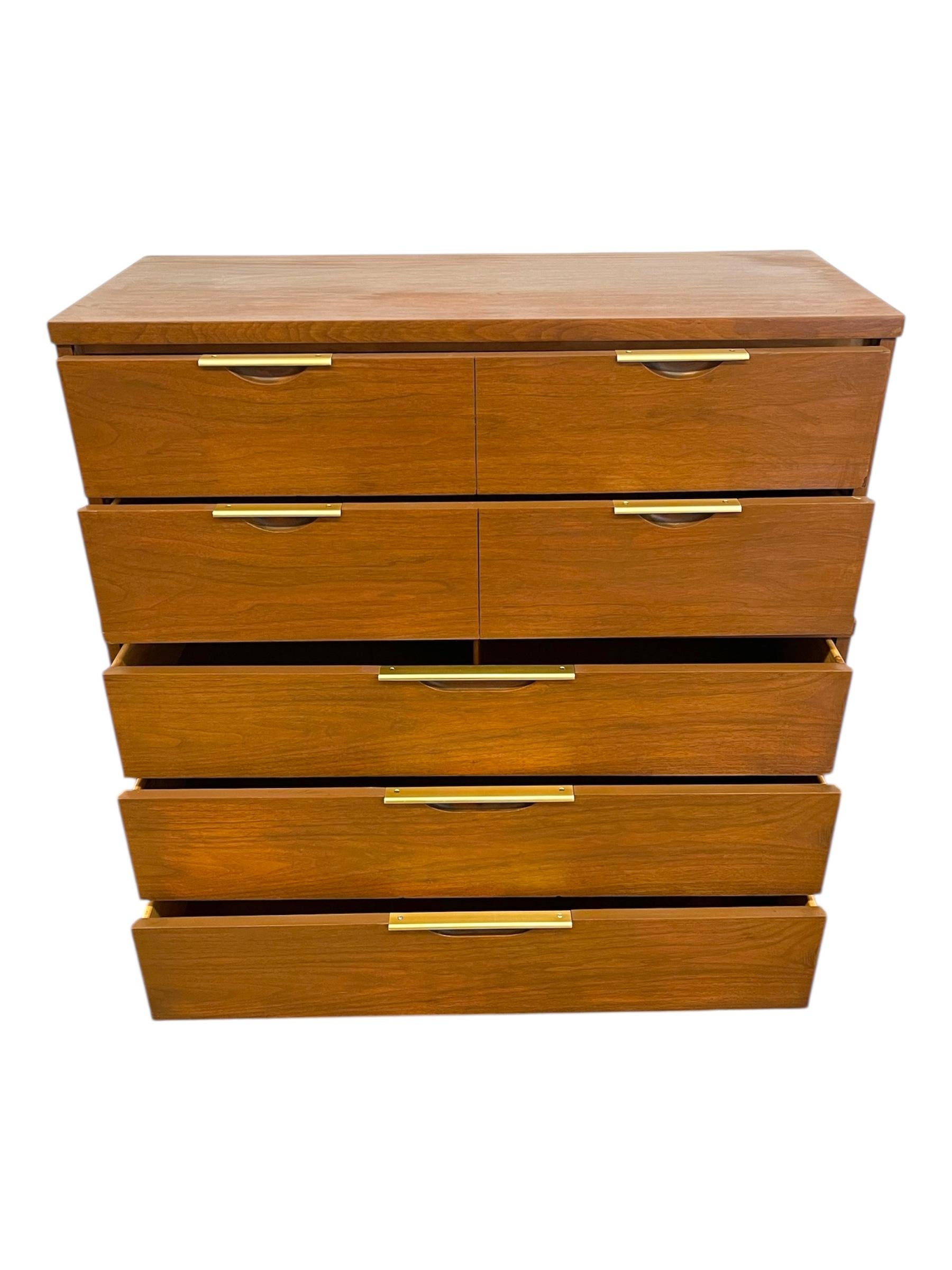Walnut Vintage Mid Century Modern 5 Drawer Dresser - Kent Coffey Tableau Collection For Sale