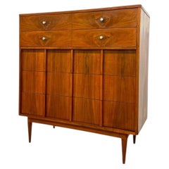 Vintage Mid-Century Modern 5 Drawer Dresser With Diamond Parquet Accent Inlay.