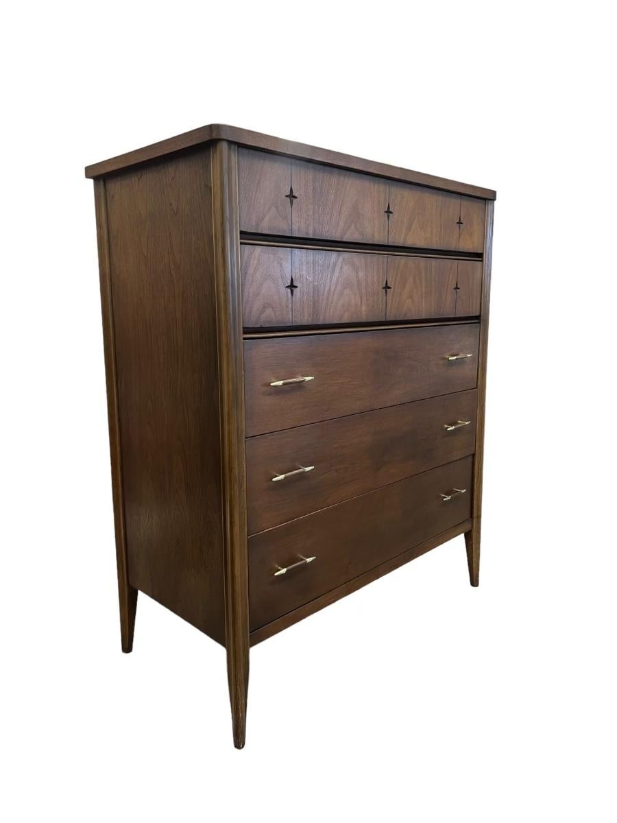 Mid-Century Modern Vintage Mid Century Modern 5 Drawer Walnut Wood Dresser by Broyhill
