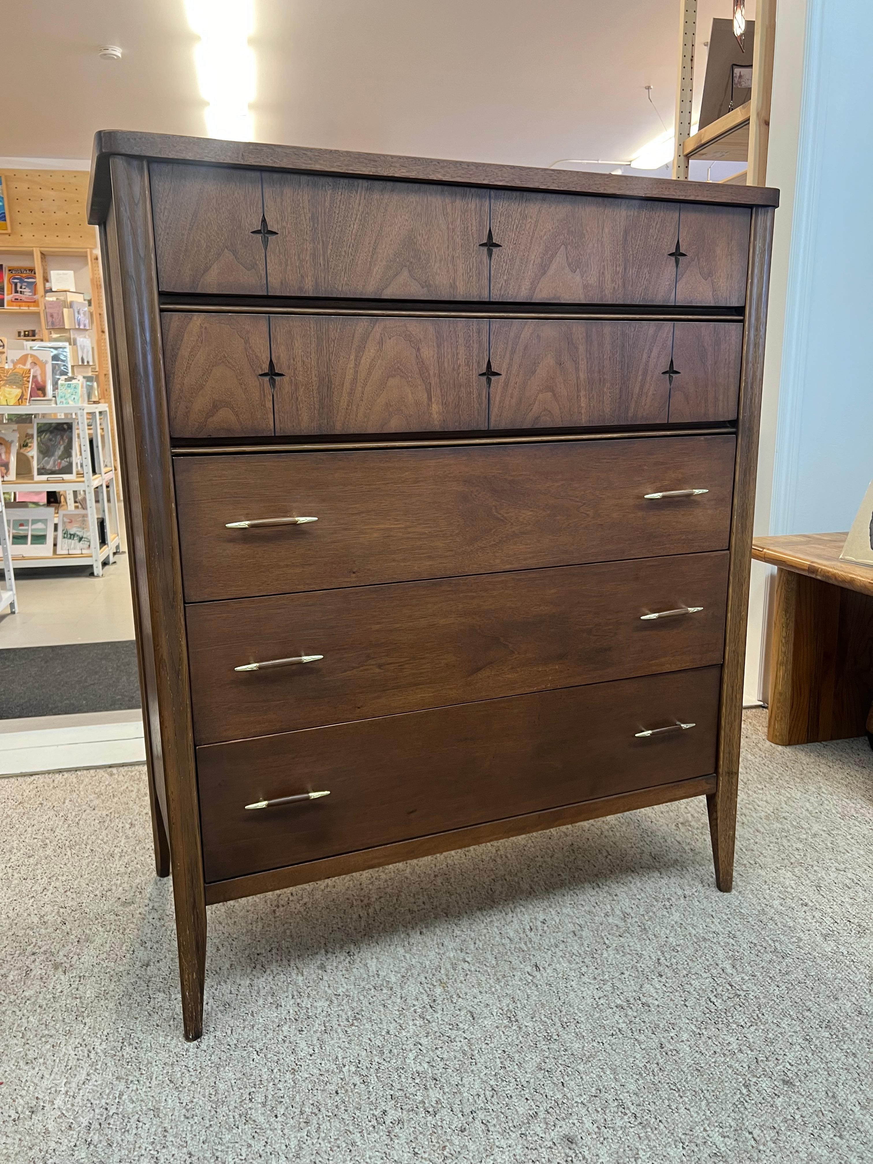 Mid-Century Modern Vintage Mid Century Modern 5 Drawer Walnut Wood Dresser by Broyhill For Sale