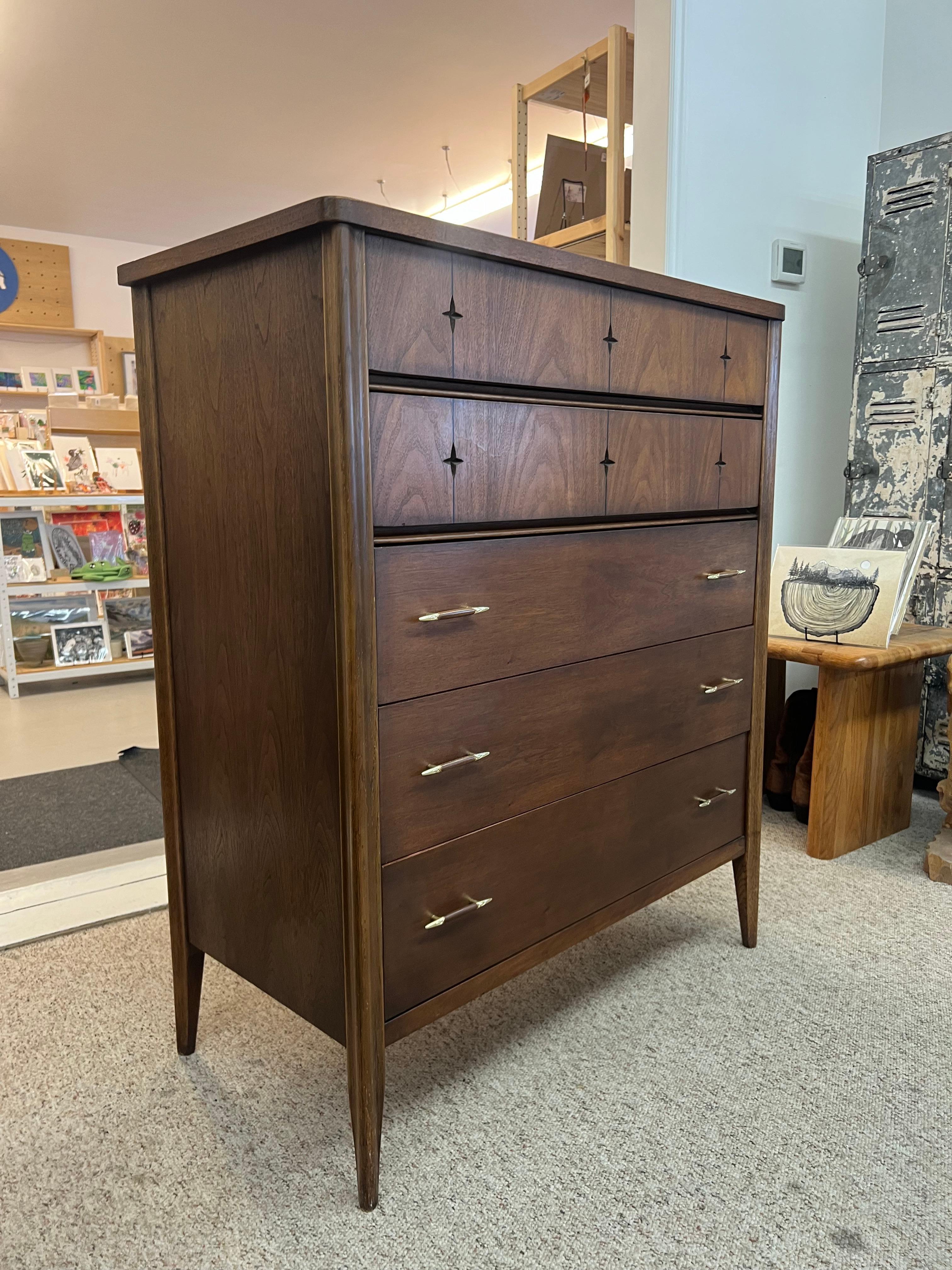 Late 20th Century Vintage Mid Century Modern 5 Drawer Walnut Wood Dresser by Broyhill For Sale