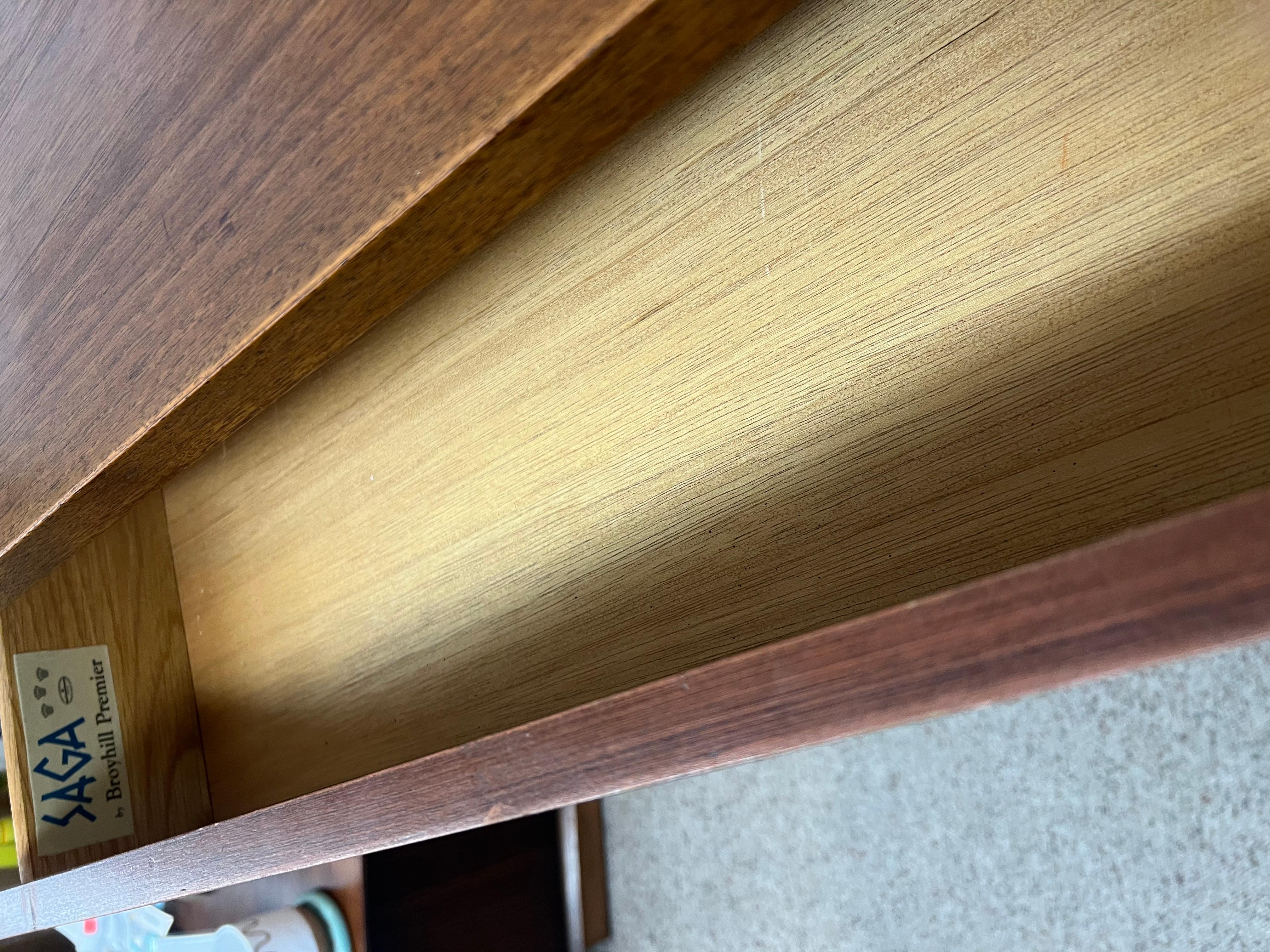 Vintage Mid Century Modern 5 Drawer Walnut Wood Dresser by Broyhill 2