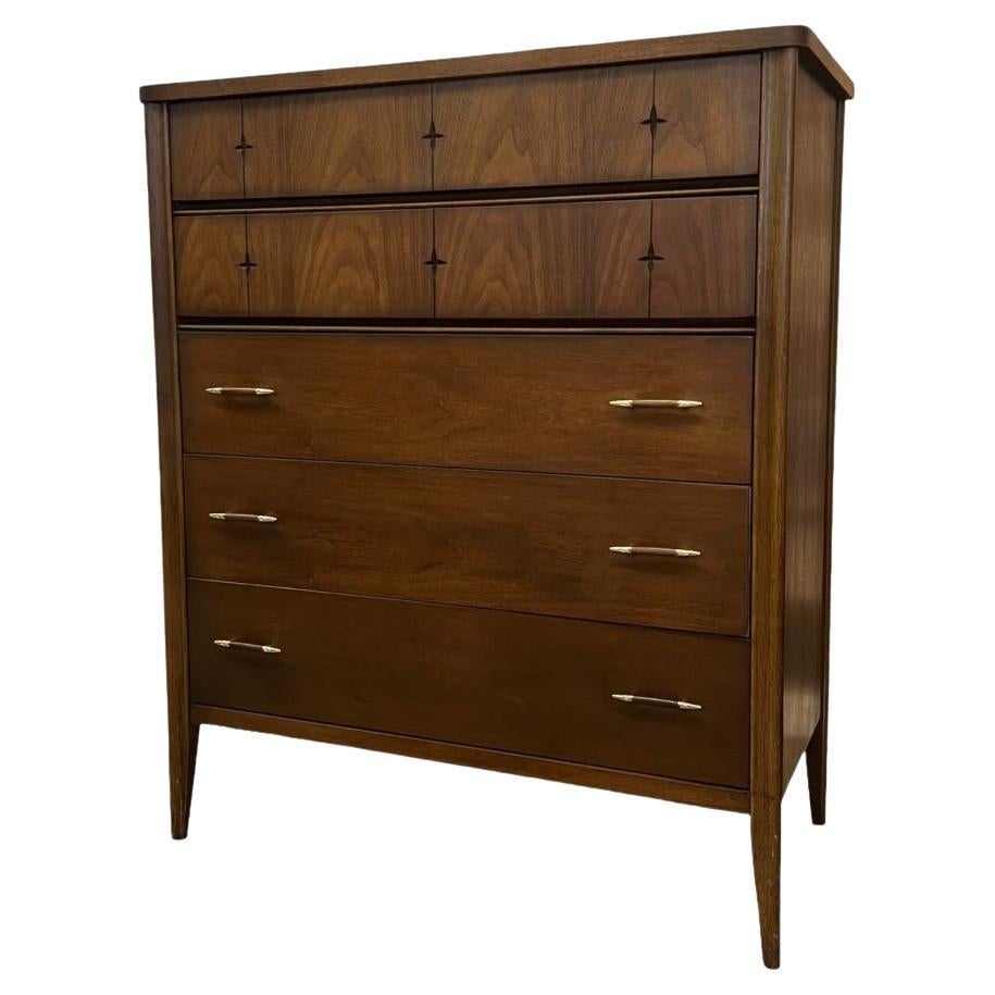 Vintage Mid Century Modern 5 Drawer Walnut Wood Dresser by Broyhill