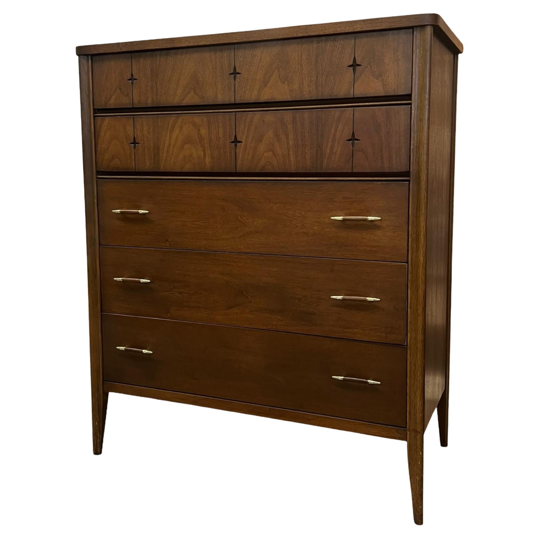 Vintage Mid Century Modern 5 Drawer Walnut Wood Dresser by Broyhill