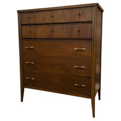 Vintage Mid Century Modern 5 Drawer Walnut Wood Dresser by Broyhill
