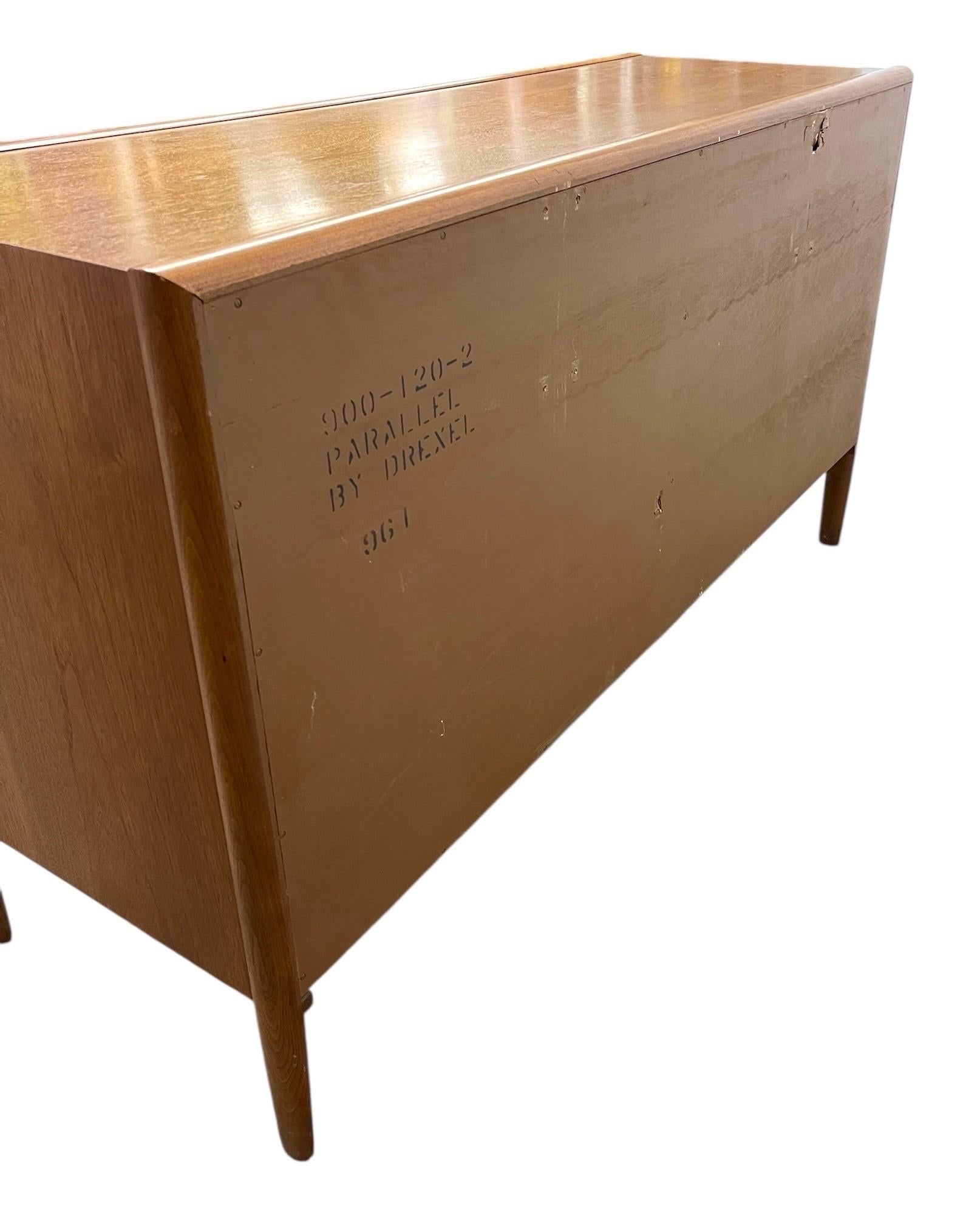 Comò a 6 cassetti Vintage Mid Century Modern di Drexel Parallel Collectional in vendita 3