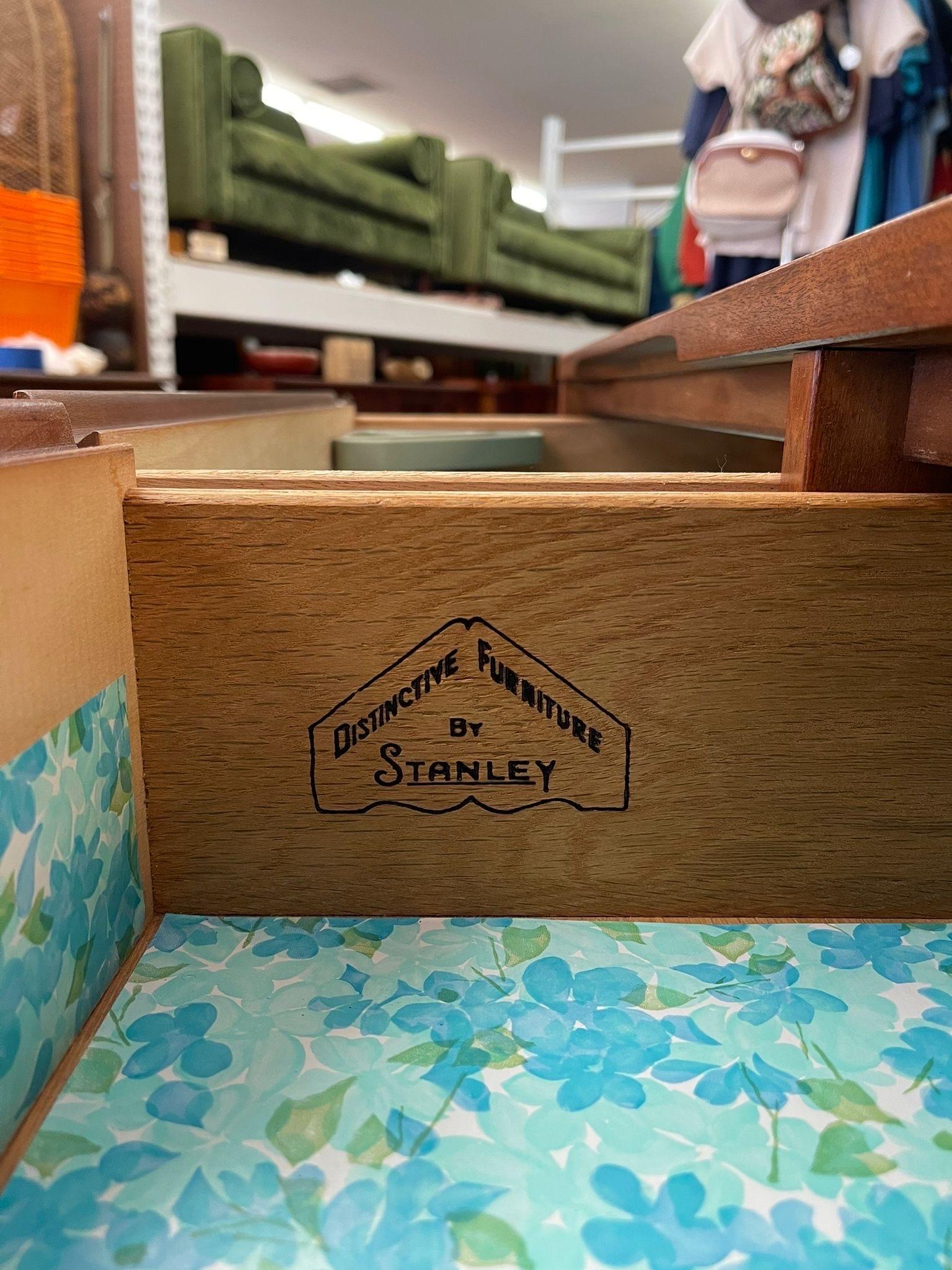 Vintage-Kommode mit 6 Schubladen von Stanley, Mid-Century Modern. (Walnuss) im Angebot