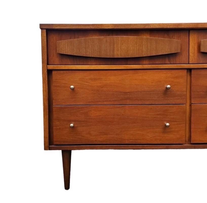 Late 20th Century Vintage Mid-Century Modern 6 Drawer Dresser Dovetail Drawers For Sale