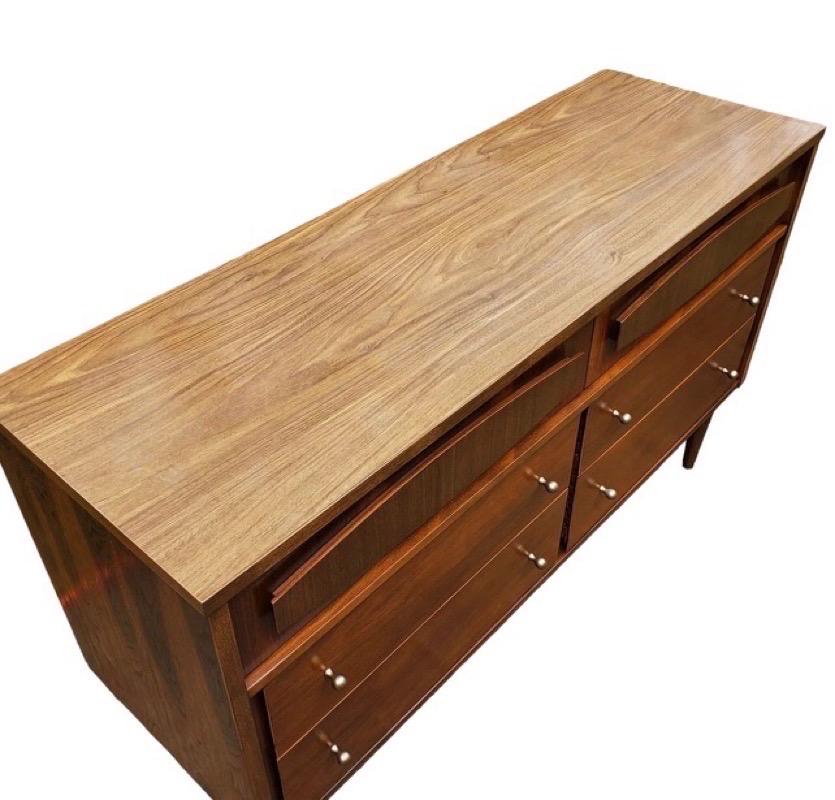 Wood Vintage Mid-Century Modern 6 Drawer Dresser Dovetail Drawers For Sale