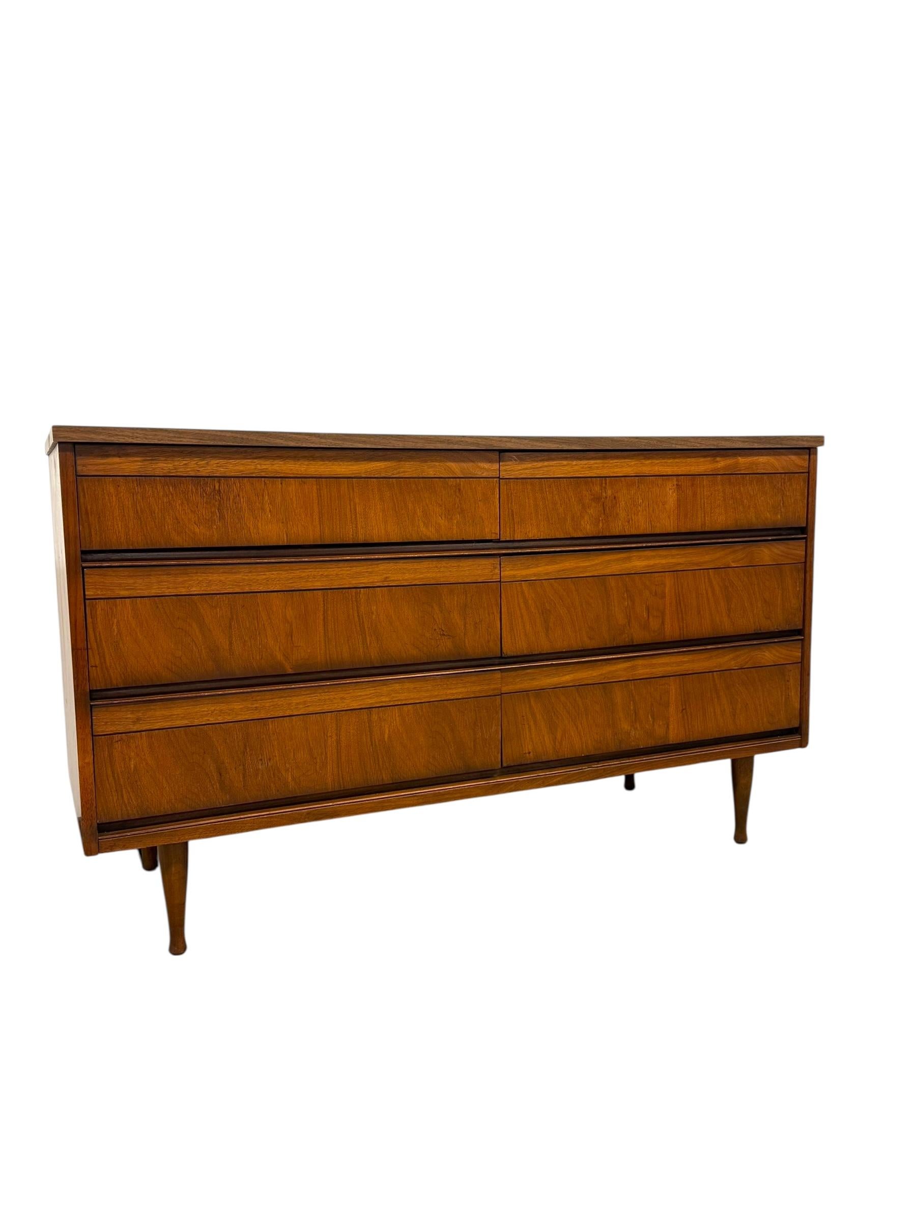 Cómoda Vintage Mid Century Modern 6 Cajones Cola de Milano en Bueno estado para la venta en Seattle, WA