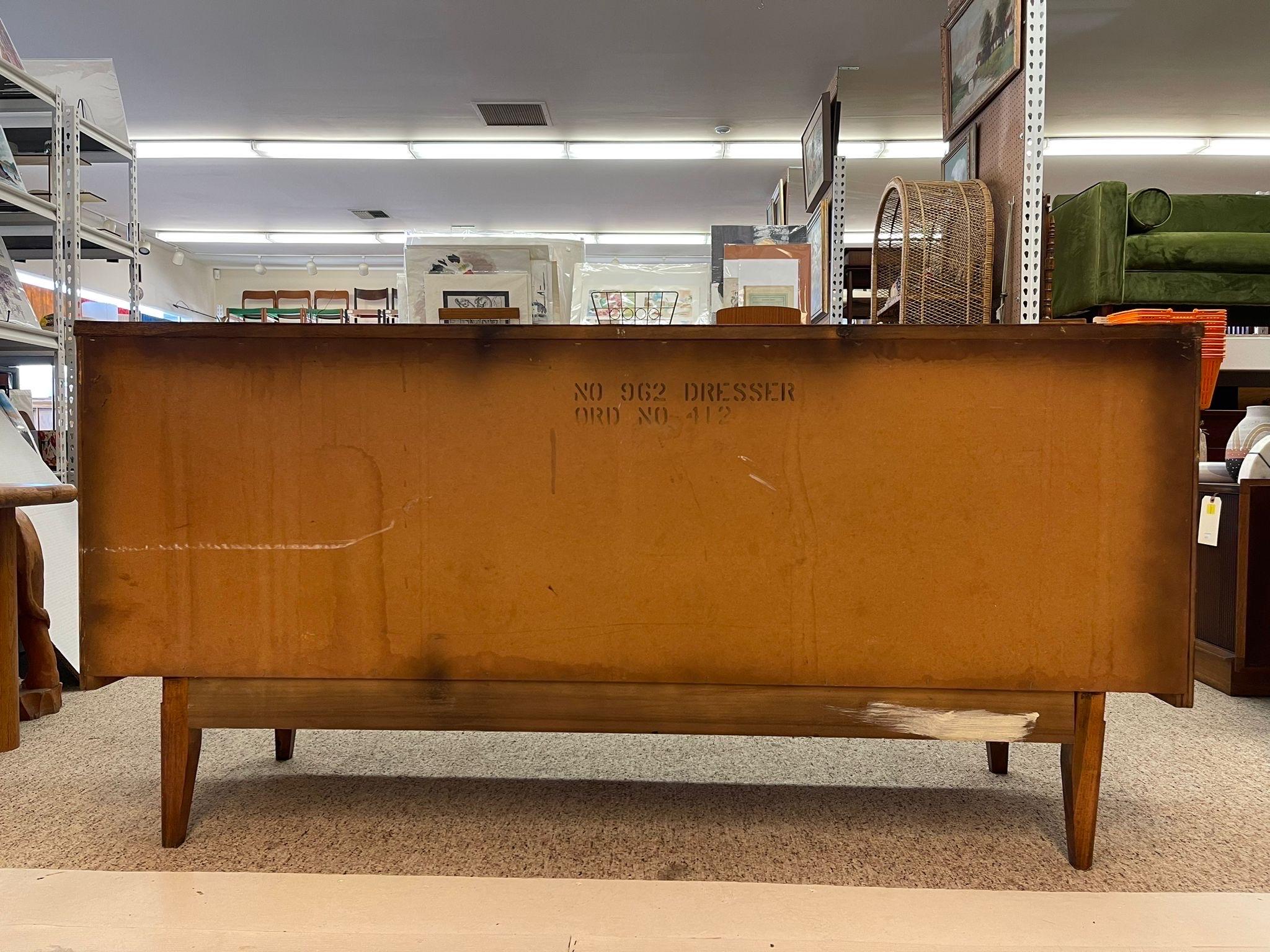 Vintage Mid Century Modern 6 Drawer Dresser. Uk Import. For Sale 3