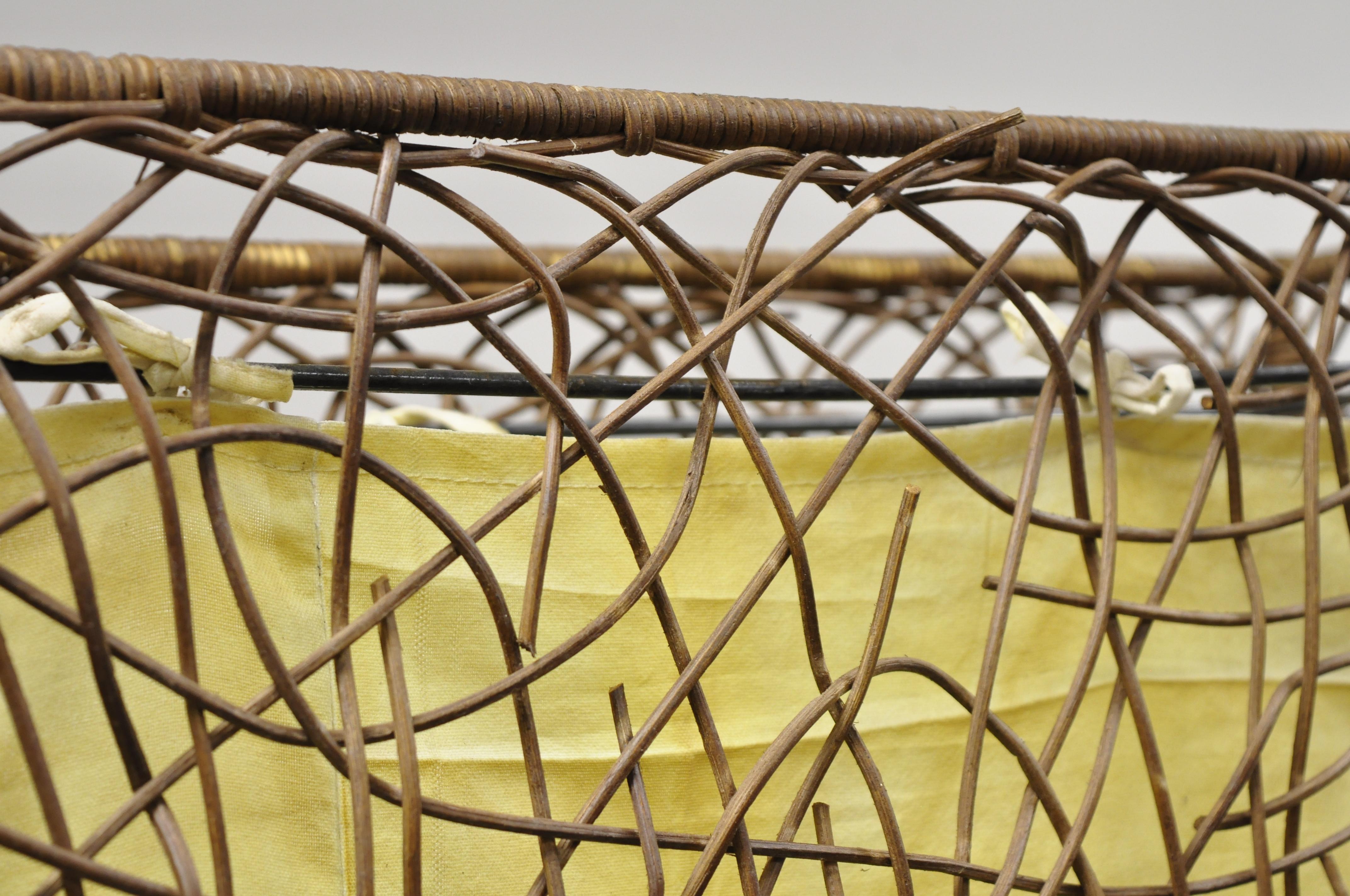 Vintage Mid-Century Modern Rattan and Fabric Italian Tall Floor Lamp In Good Condition In Philadelphia, PA