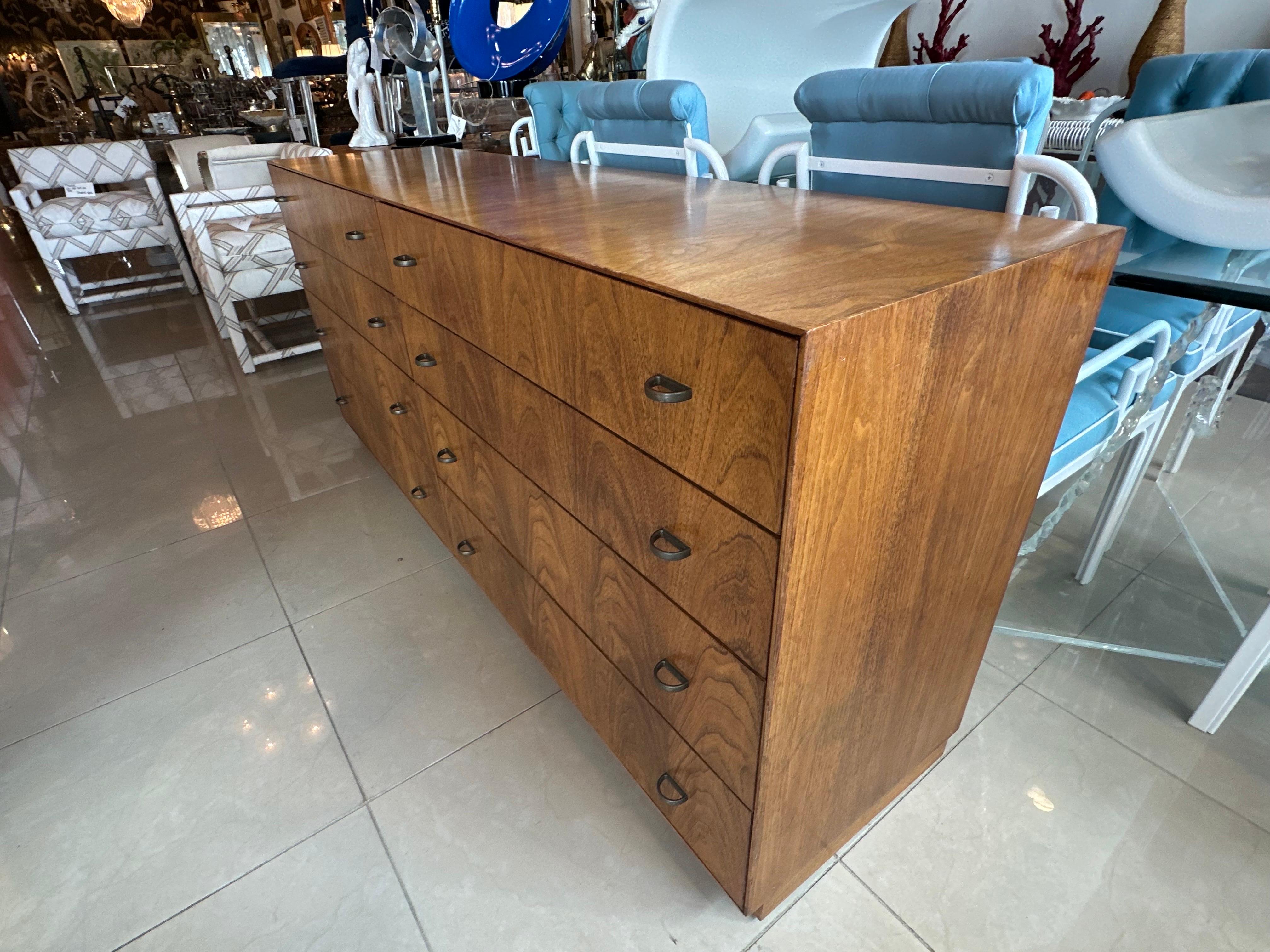 Vintage Mid Century Modern 8 Drawer Dresser By Directional Custom Collection  In Good Condition For Sale In West Palm Beach, FL
