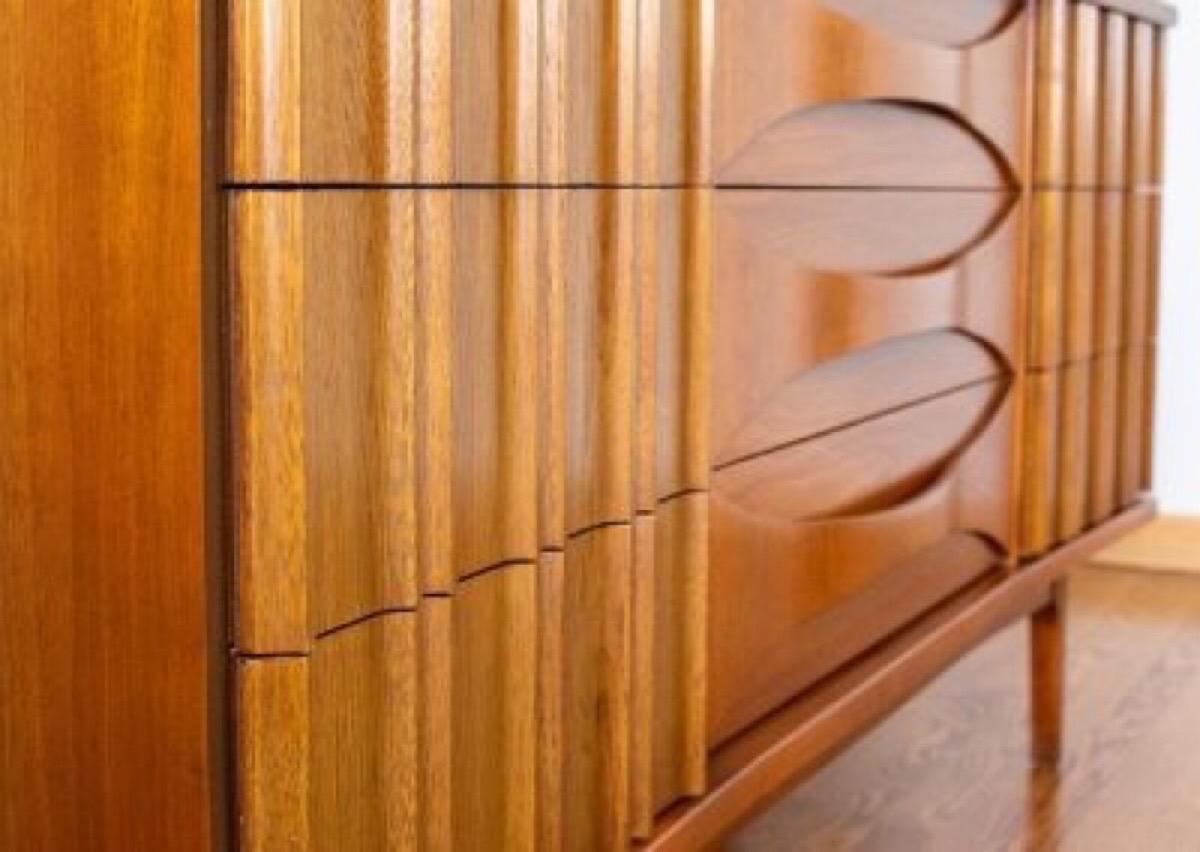 Vintage Mid-Century Modern 9 Drawer Dresser Cabinet Storage  In Good Condition In Seattle, WA