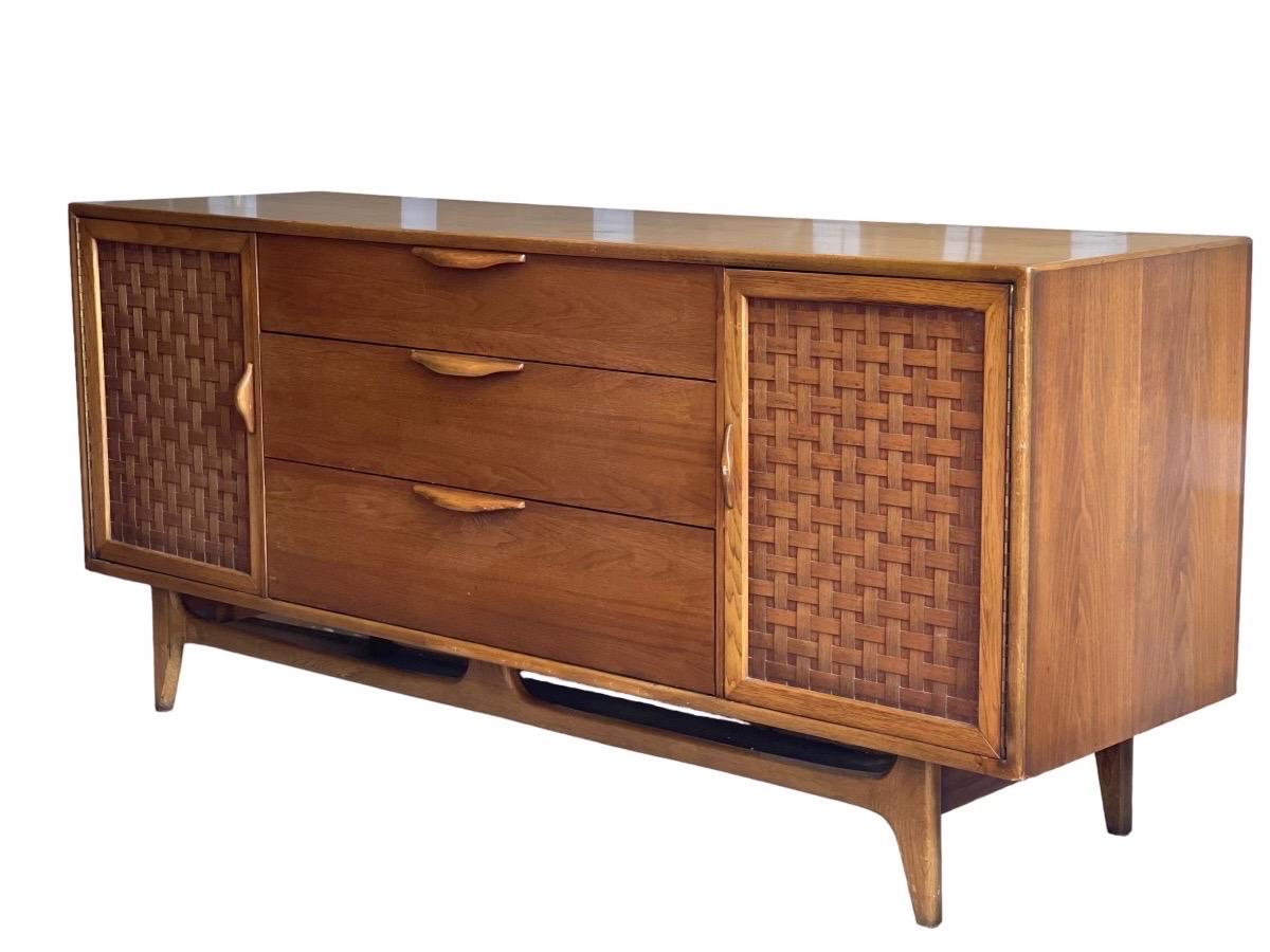 Wood Vintage Mid-Century Modern 9 Drawer Dresser, Dovetail Drawers by Lane For Sale