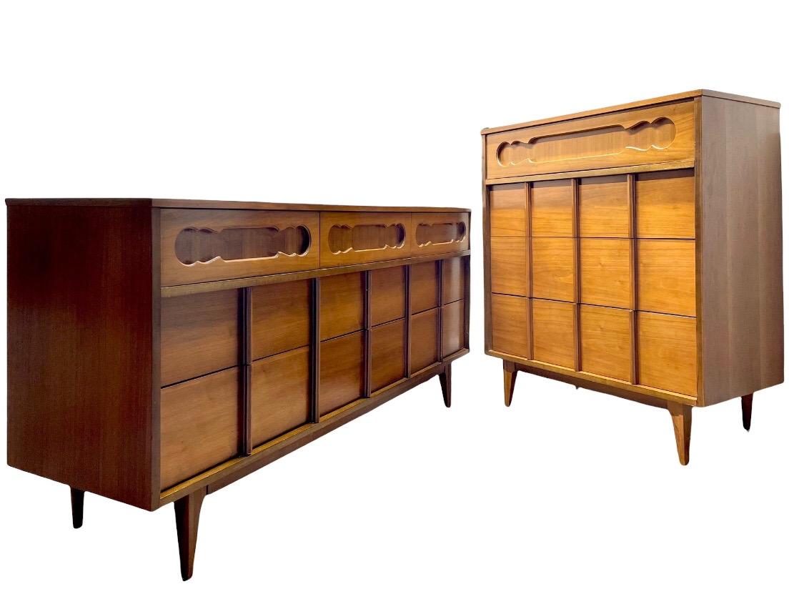 Late 20th Century Vintage Mid-Century Modern 9 Drawer Dresser Dovetailed Drawers For Sale