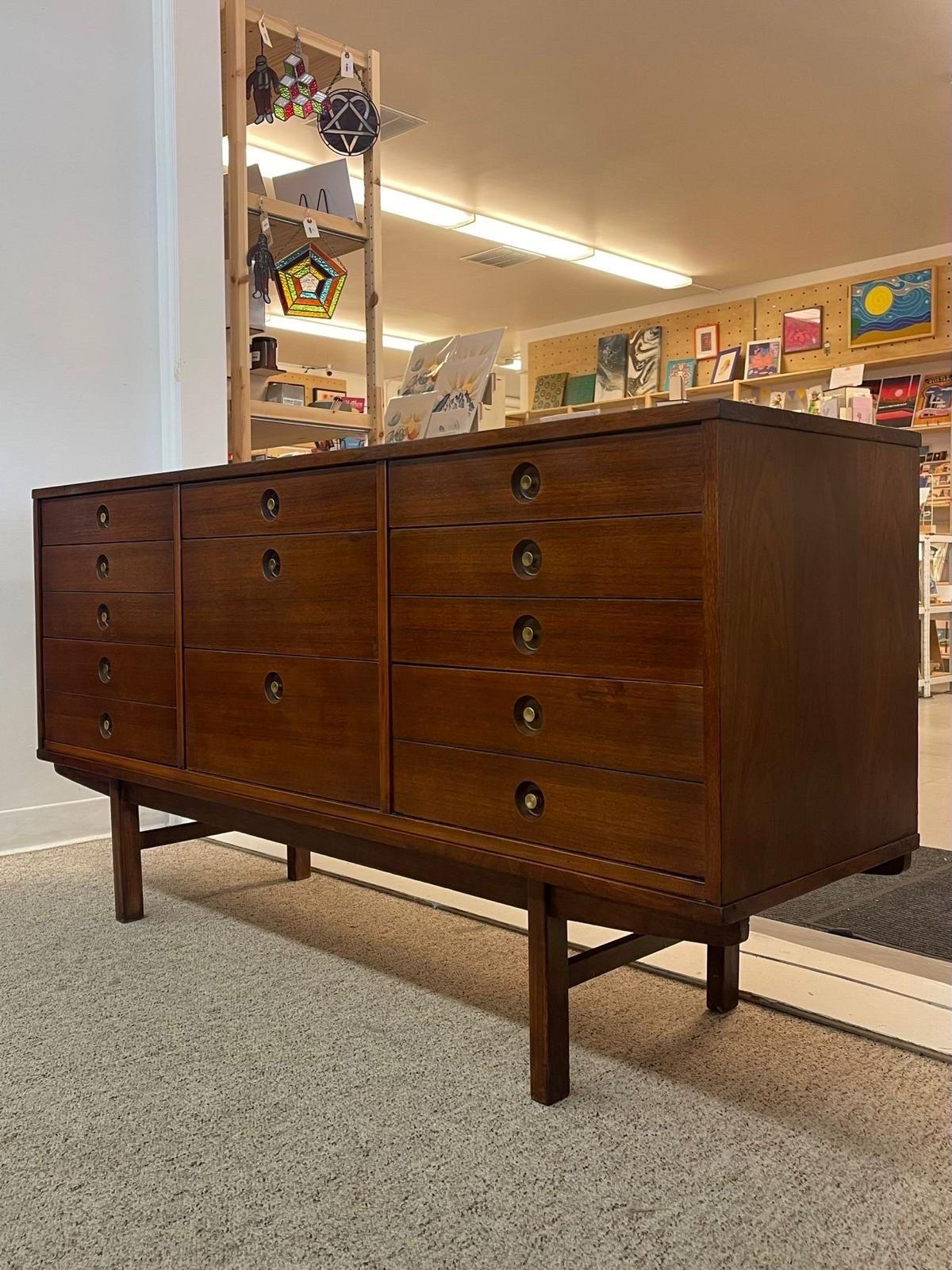 Late 20th Century Vintage Mid Century Modern 9 Drawer Dresser For Sale