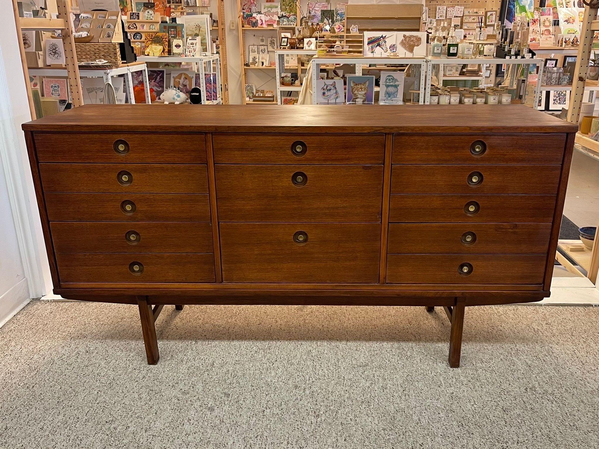 Walnut Toned 9 drawer dresser with dovetailed drawers, recessed handles with original brass toned hardware. Vintage condition consistent with age as Pictured.

Dimensions. 62 W ; 18 1/2 D ; 32 H