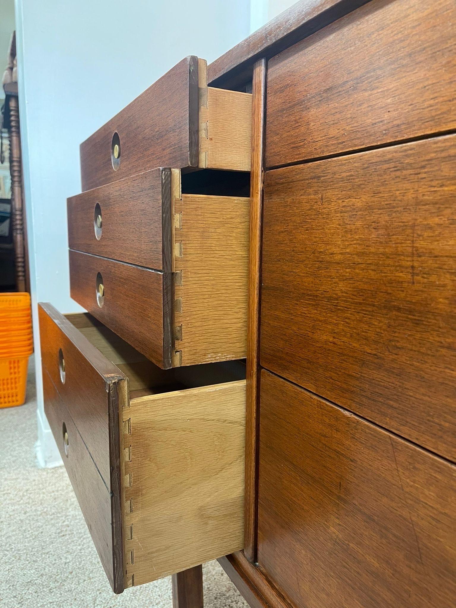 Walnut Vintage Mid Century Modern 9 Drawer Dresser For Sale
