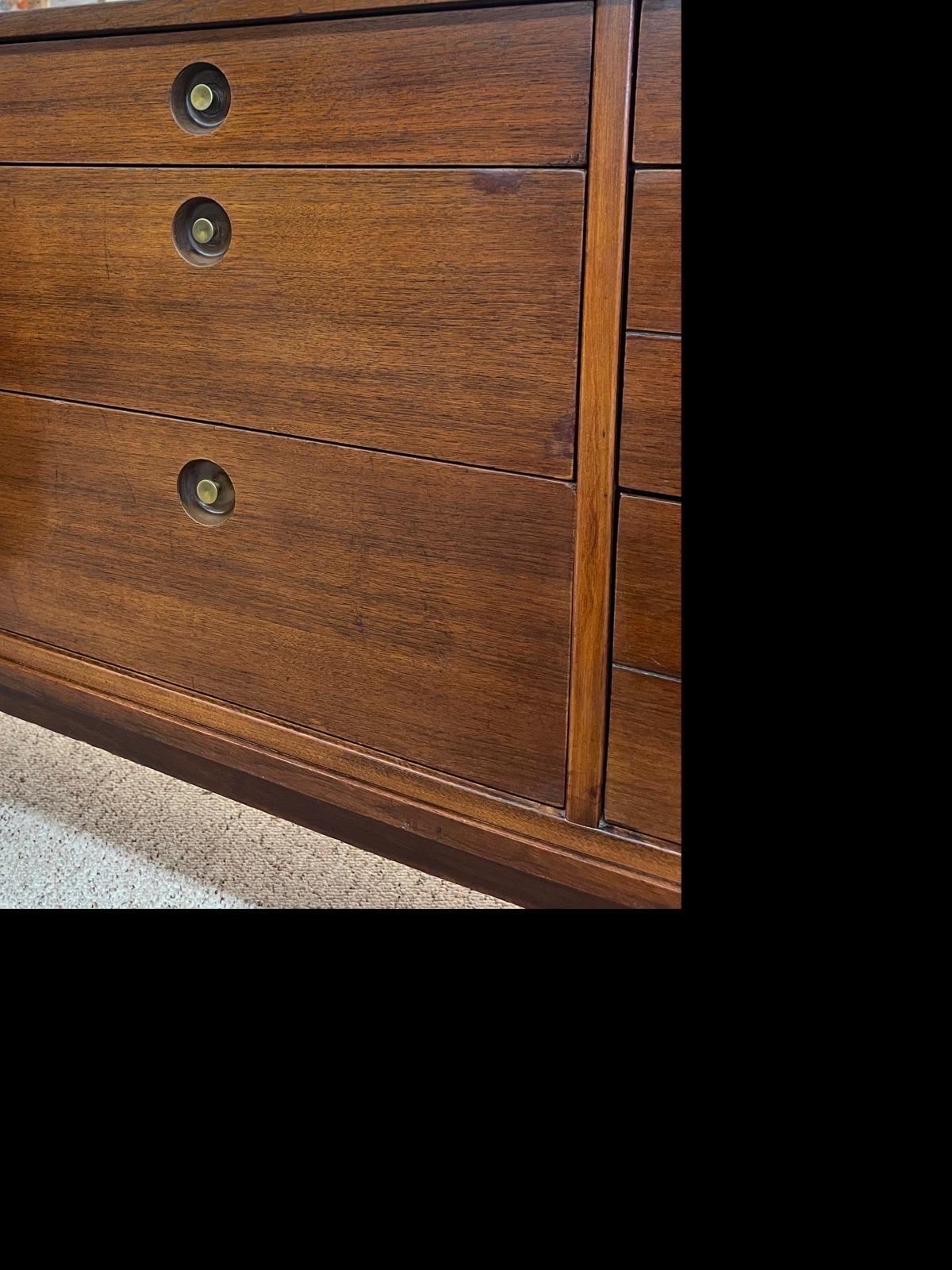 Vintage Mid Century Modern 9 Drawer Dresser For Sale 1