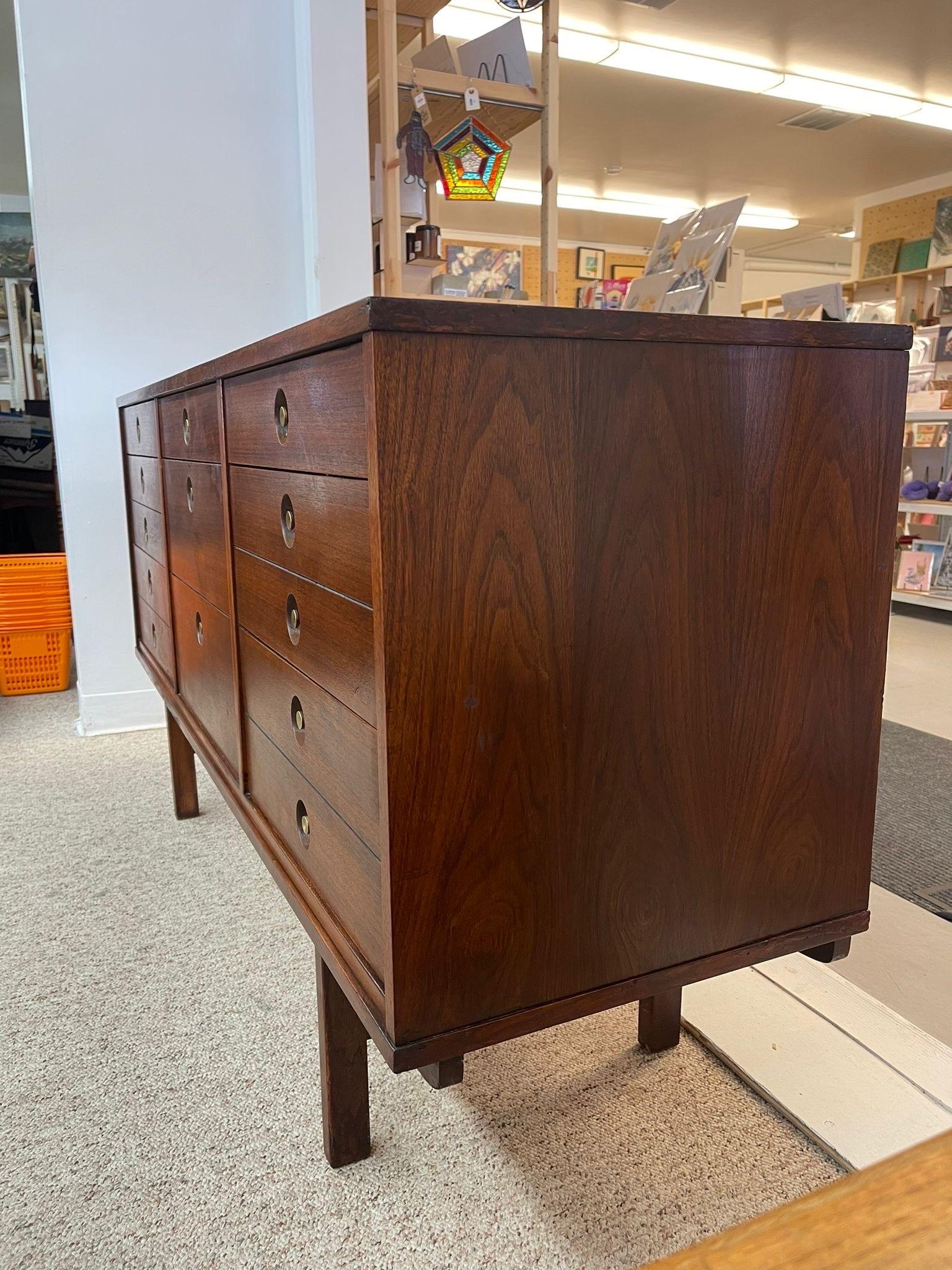 Vintage Mid Century Modern 9 Drawer Dresser For Sale 2