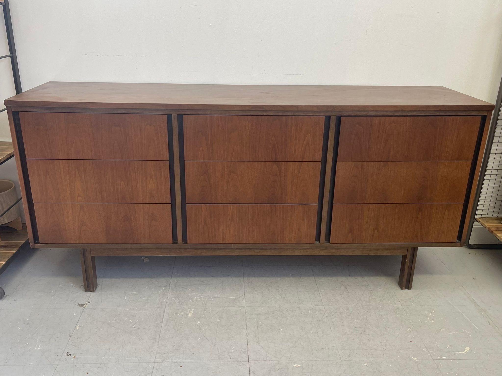 9 drawer dresser with beautiful wood grain and wood carved handles. Makers mark in the back of the drawer. Vintage Condition Consistent with Age as Pictured.

Dimensions. 66 W ; 18 D ; 30 H