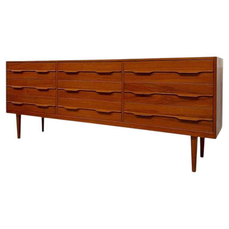 Vintage Mid Century Modern 9 Drawer Long Dresser with Sculpted drawer pulls. For Sale at 1stDibs Vintage Mid Century Modern 9 Drawer Long Dresser with Sculpted drawer pulls. For Sale at 1stDibs