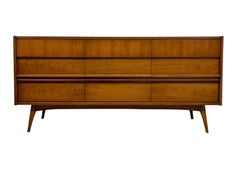 Vintage Mid-Century Modern 9-Drawer Low Dresser / Credenza