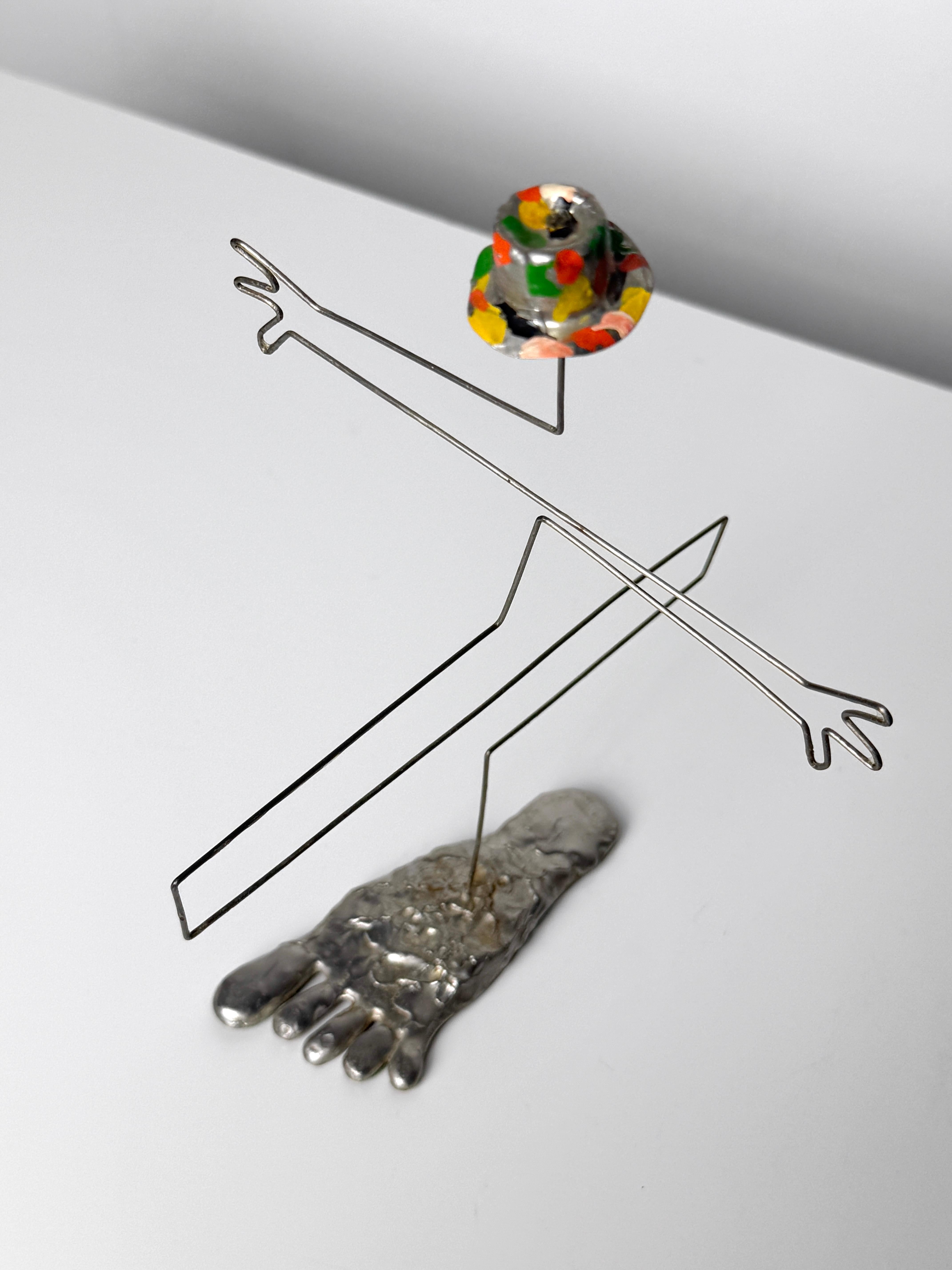Vintage By Modern Abstract Wire Kinetic Figure Sculpture dipinta a mano In condizioni buone in vendita a Troy, MI