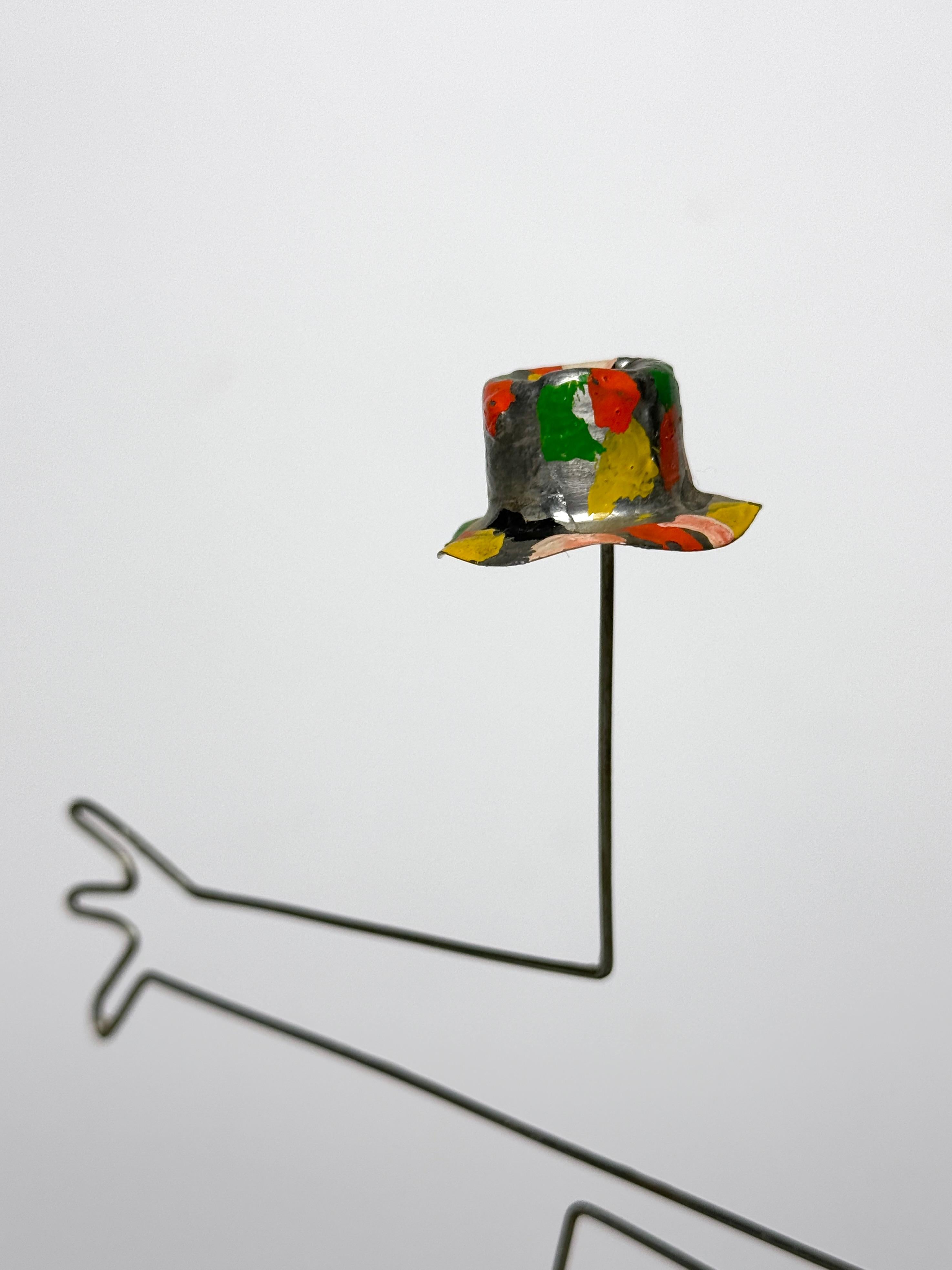 Metallo Vintage By Modern Abstract Wire Kinetic Figure Sculpture dipinta a mano in vendita
