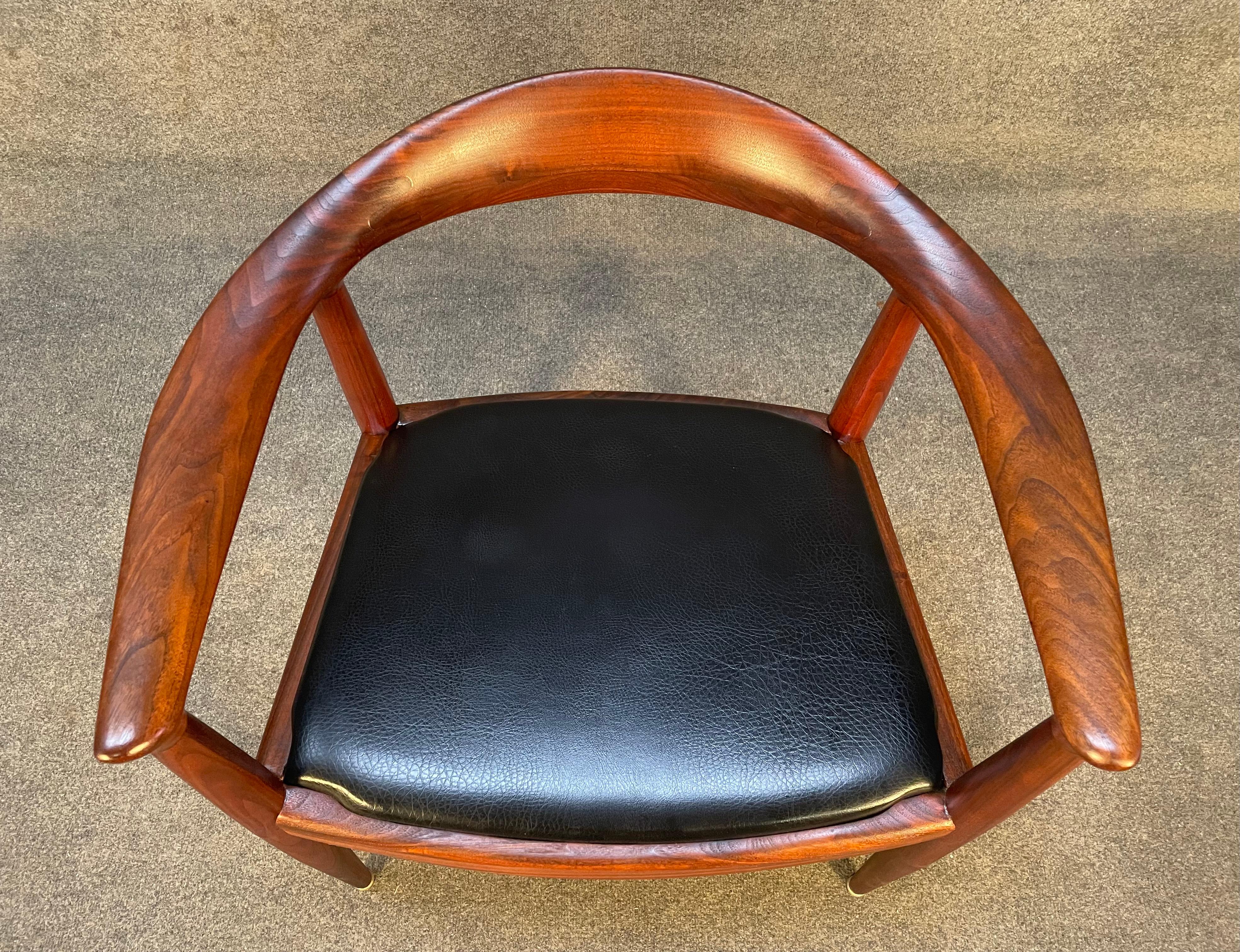 Woodwork Vintage Mid-Century Modern Accent Chair in the Manner of Hans Wegner