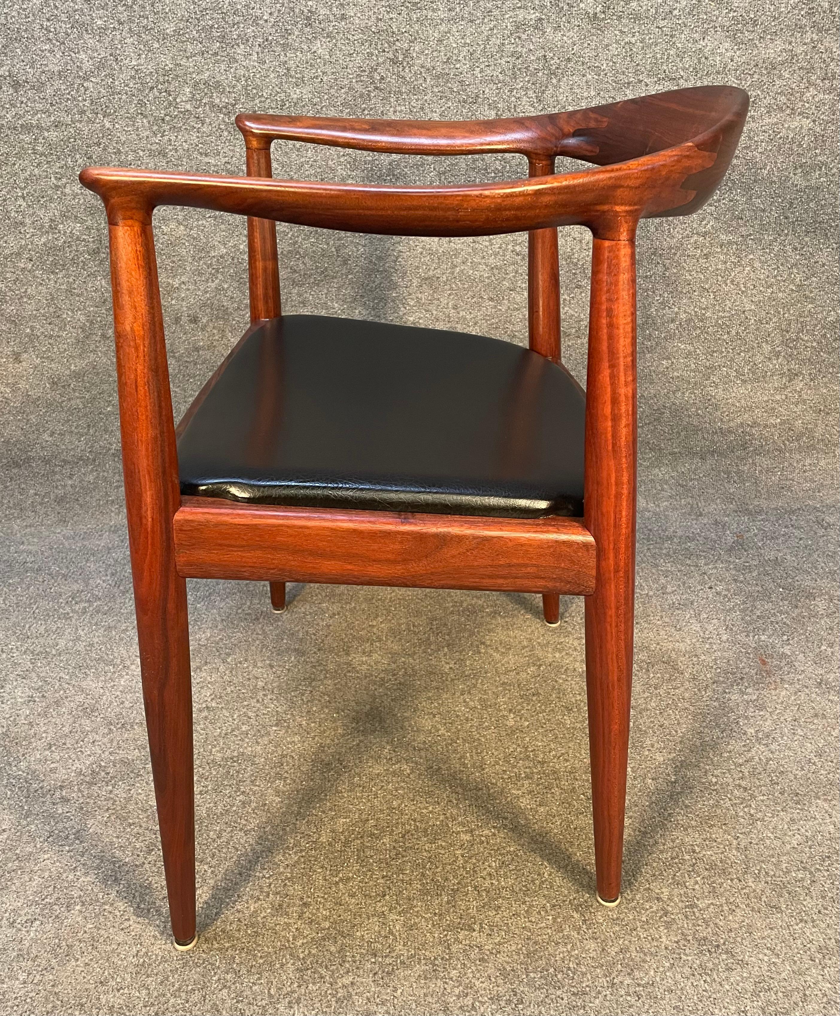 Vintage Mid-Century Modern Accent Chair in the Manner of Hans Wegner In Good Condition In San Marcos, CA