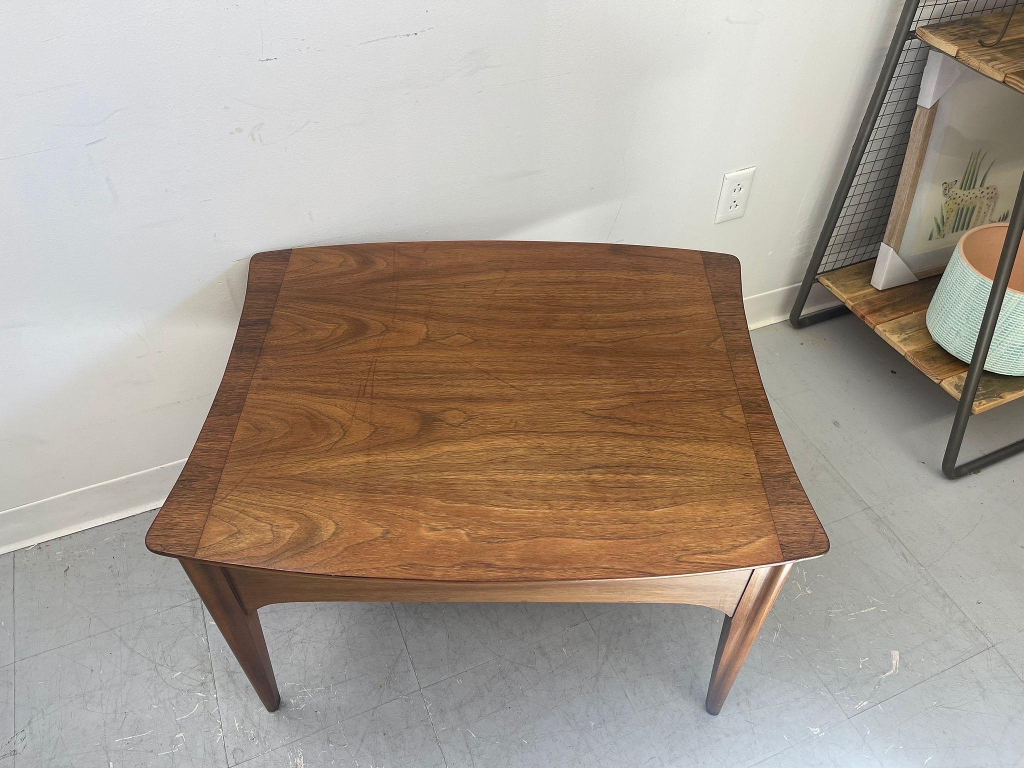 Mid-Century Modern Vintage Mid Century Modern Accent Table. Single Drawer. For Sale