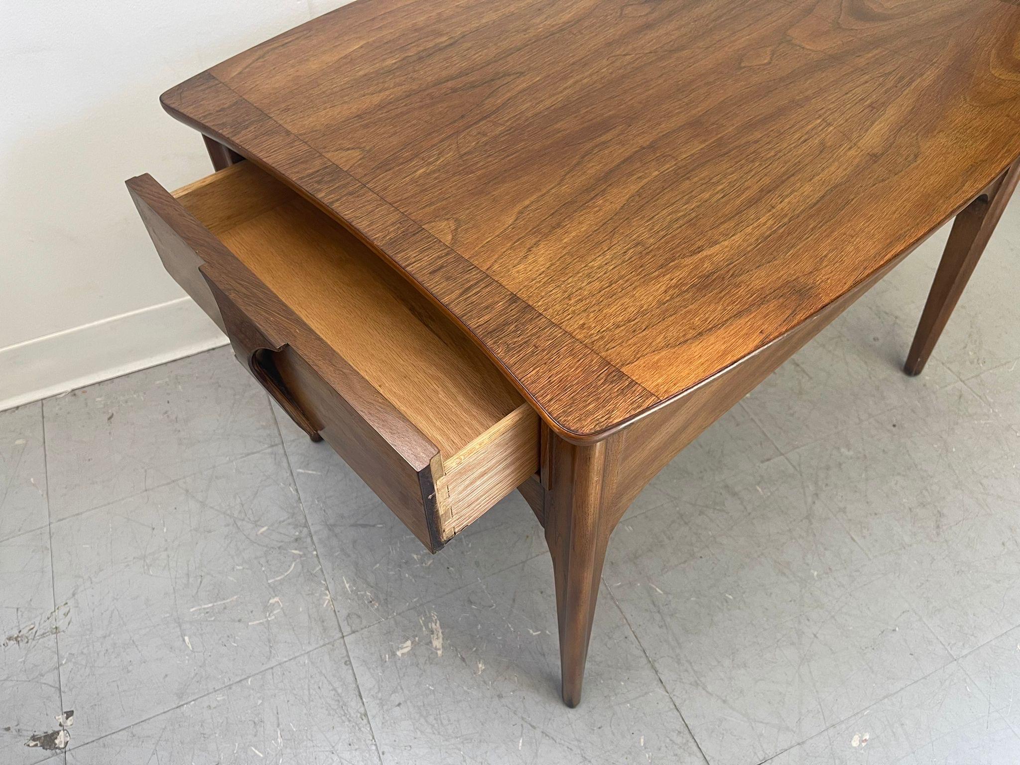 Late 20th Century Vintage Mid Century Modern Accent Table. Single Drawer. For Sale