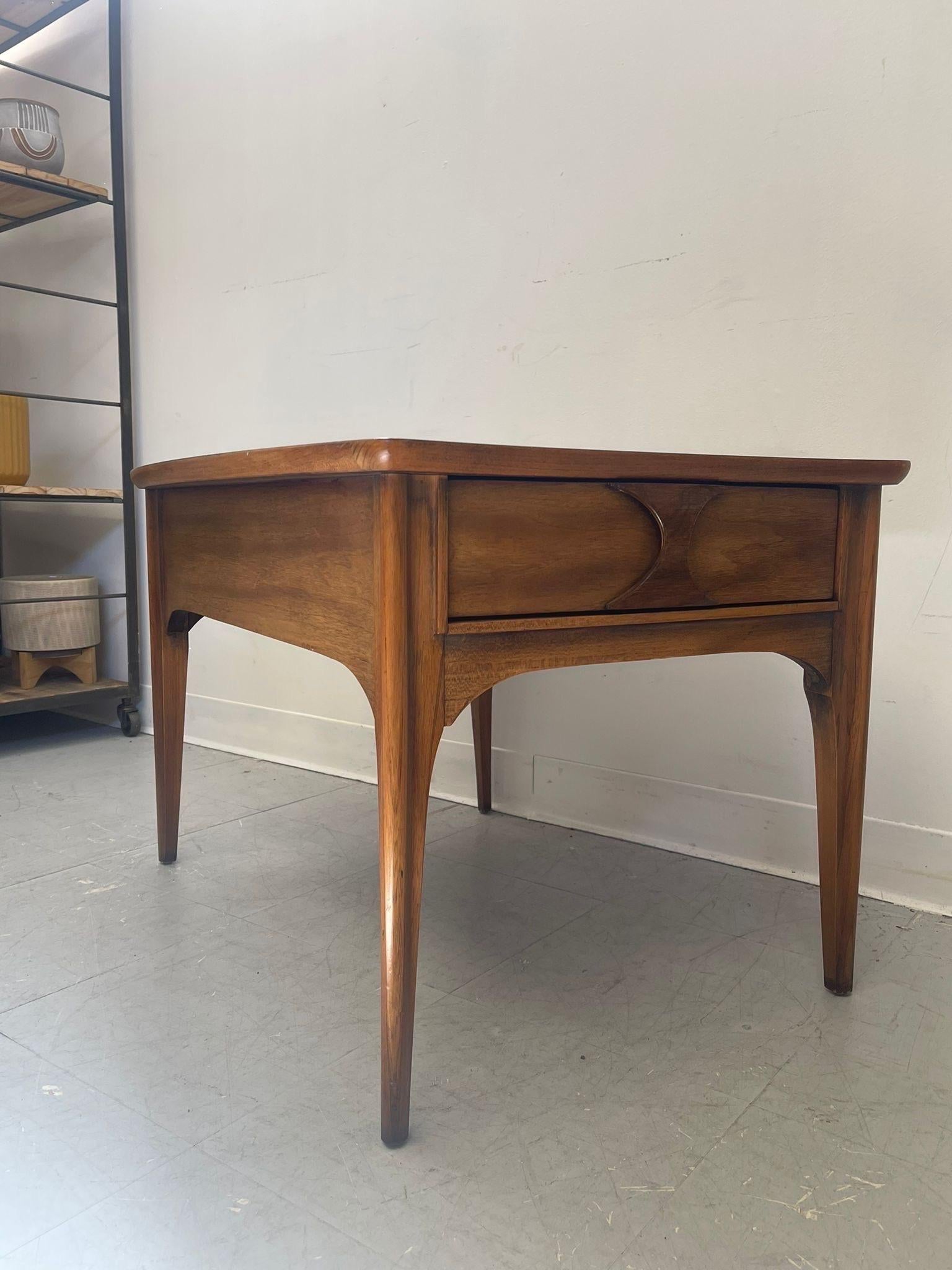 Walnut Vintage Mid Century Modern Accent Table. Single Drawer. For Sale