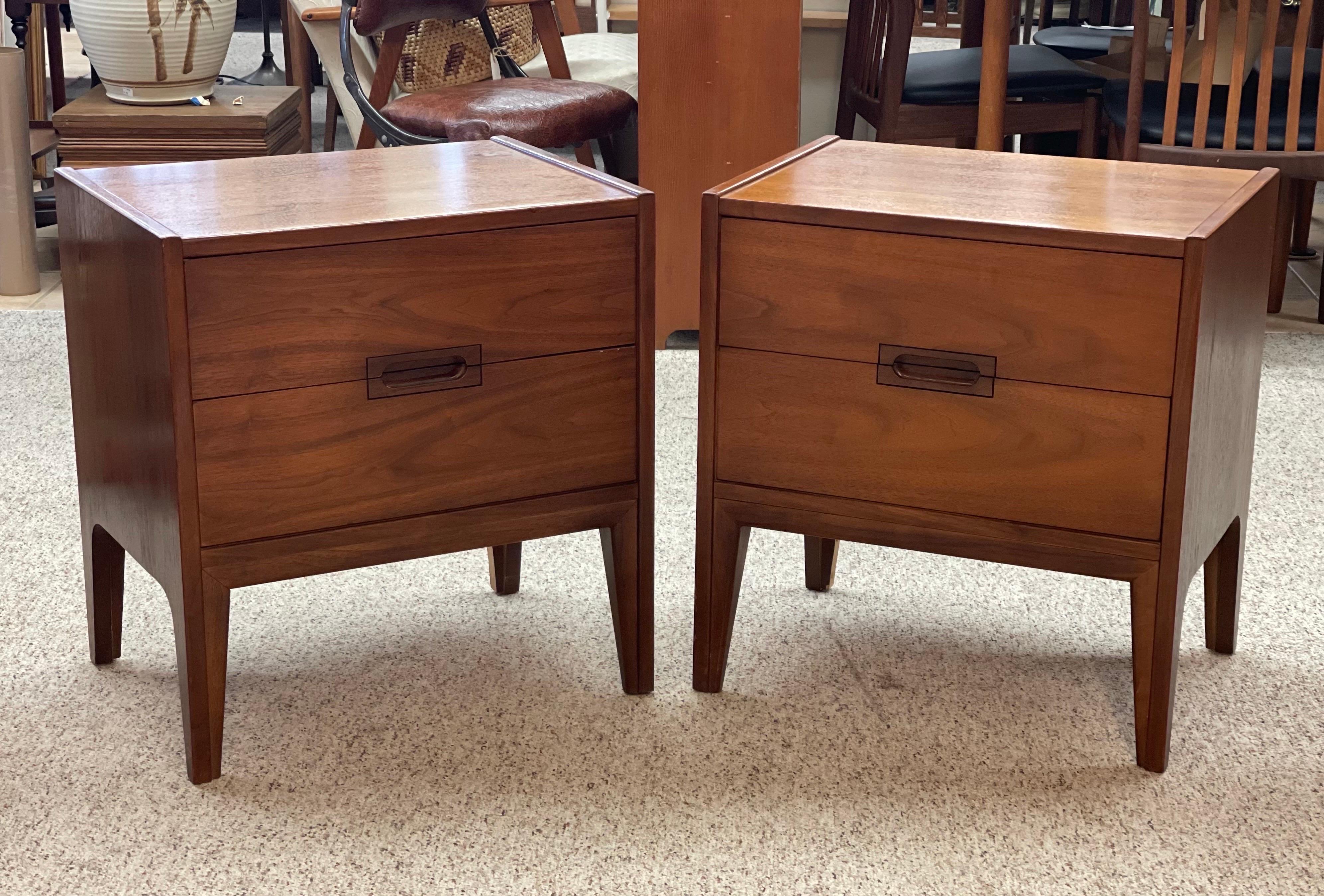 Vintage Mid-Century Modern Accent Tables Dovetail Drawers In Good Condition For Sale In Seattle, WA