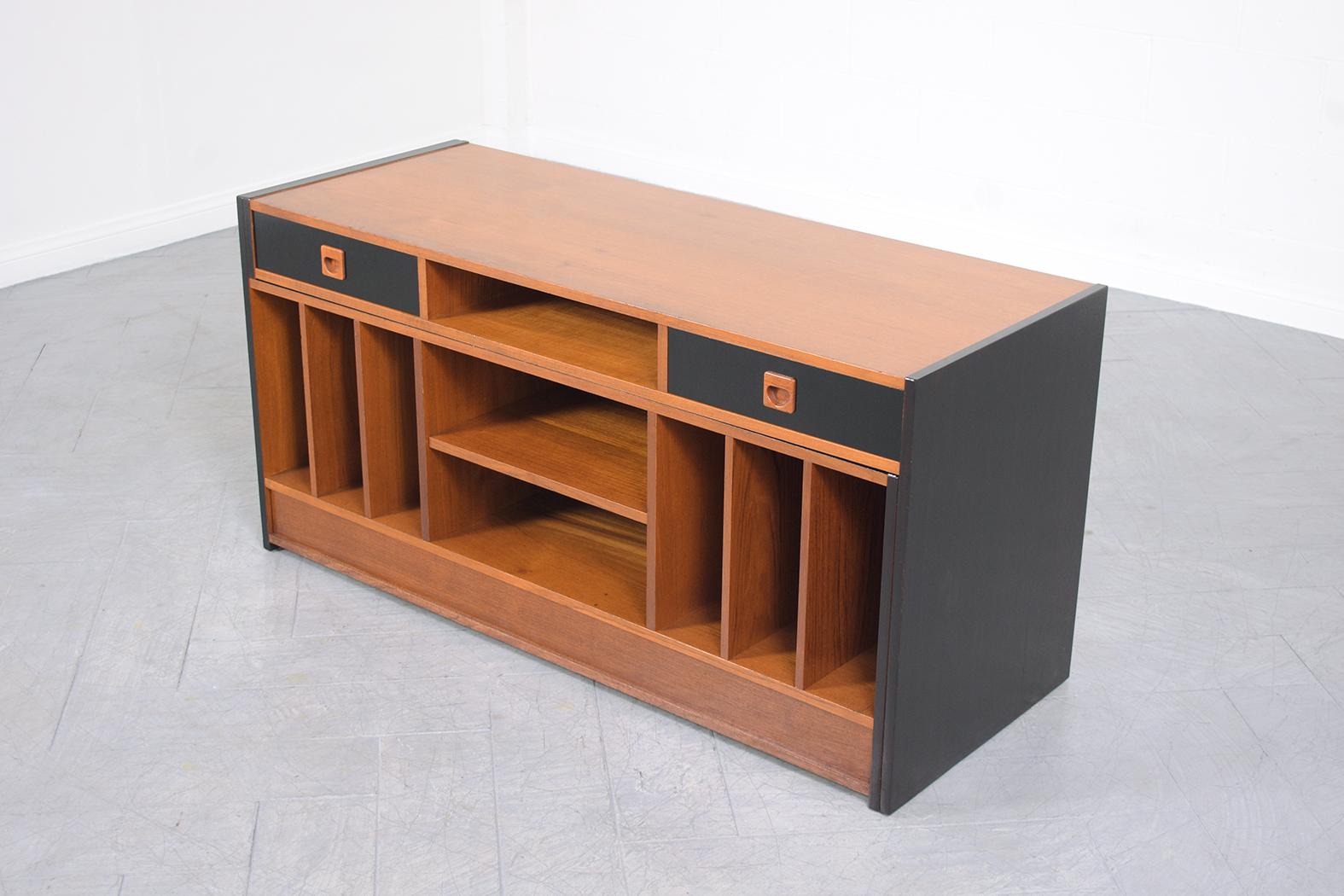 Vintage Mid-Century Modern Adjustable Cabinet: Stylish & Functional Design For Sale 4