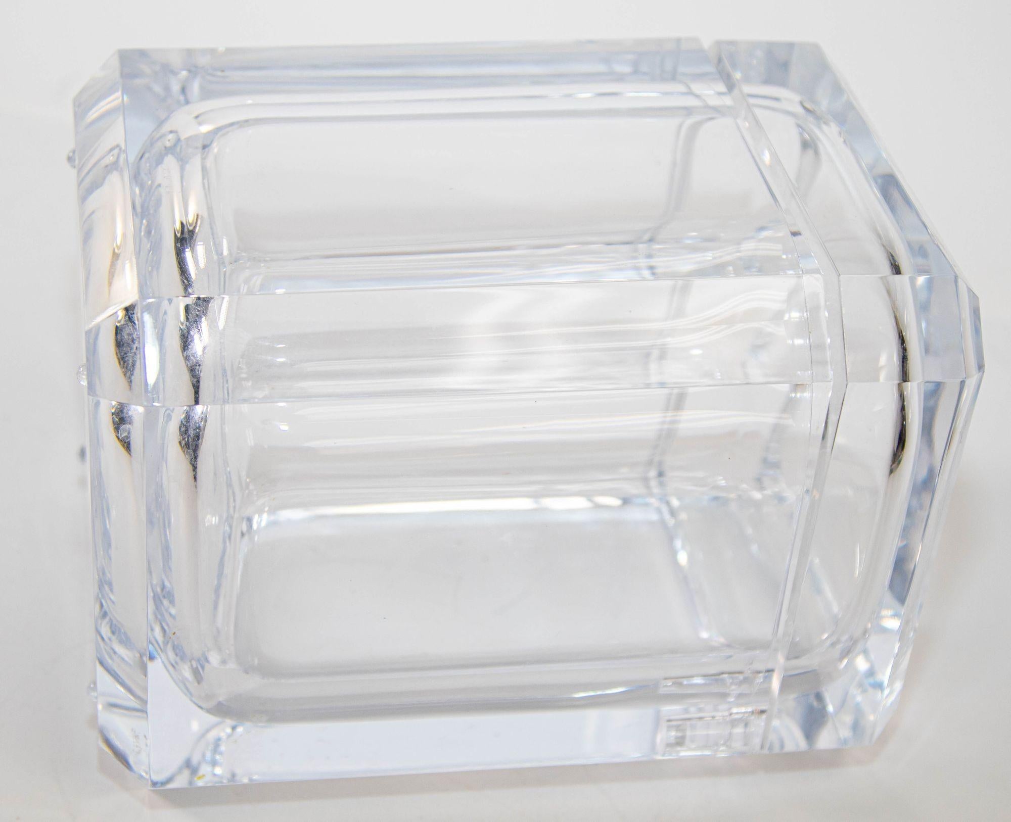 Vintage Mid-Century Modern Alessandro Albrizzi Style Lucite Faceted Ice Bucket For Sale 4