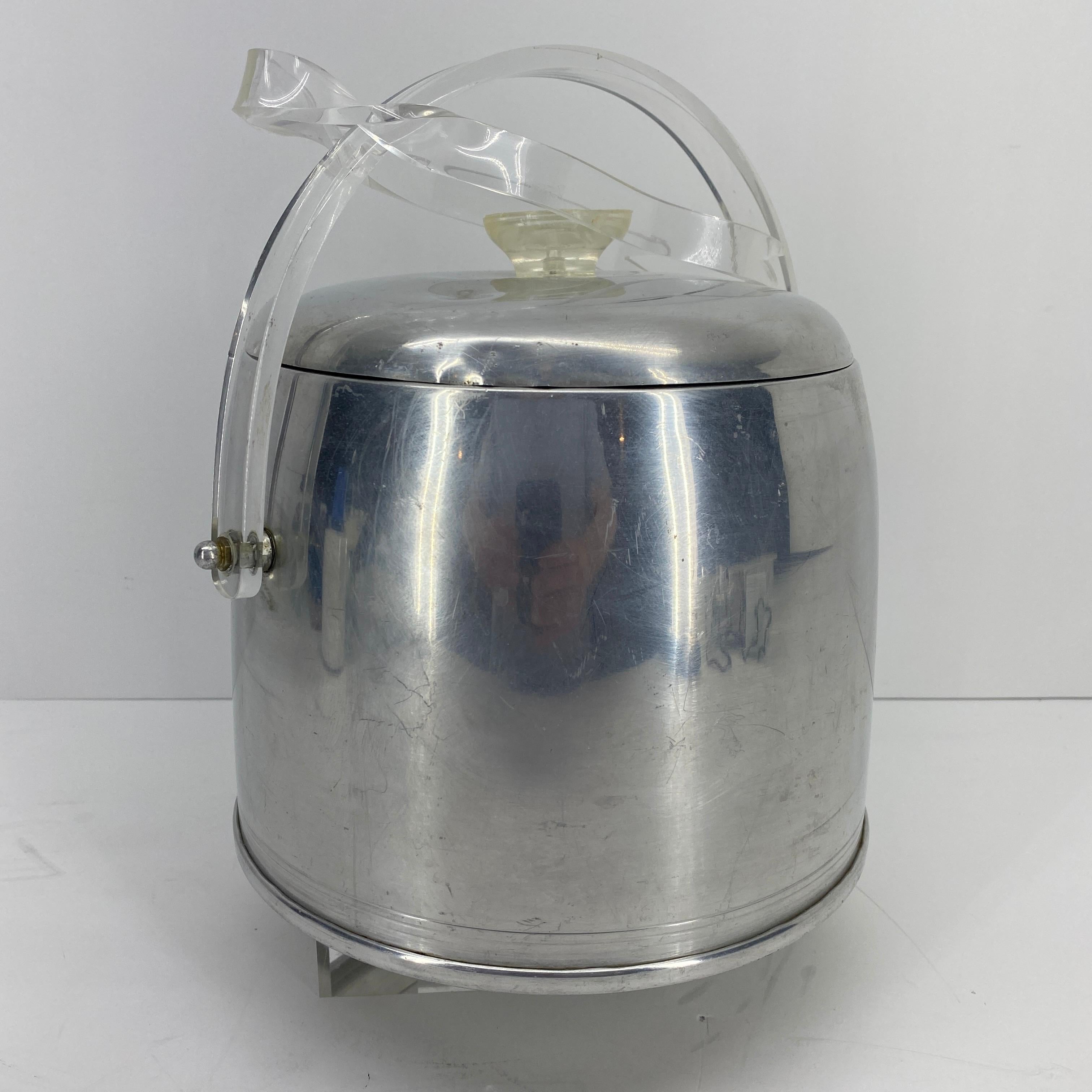 Vintage Mid-Century Modern Aluminum and Lucite Ice Bucket and Tongs For Sale 5