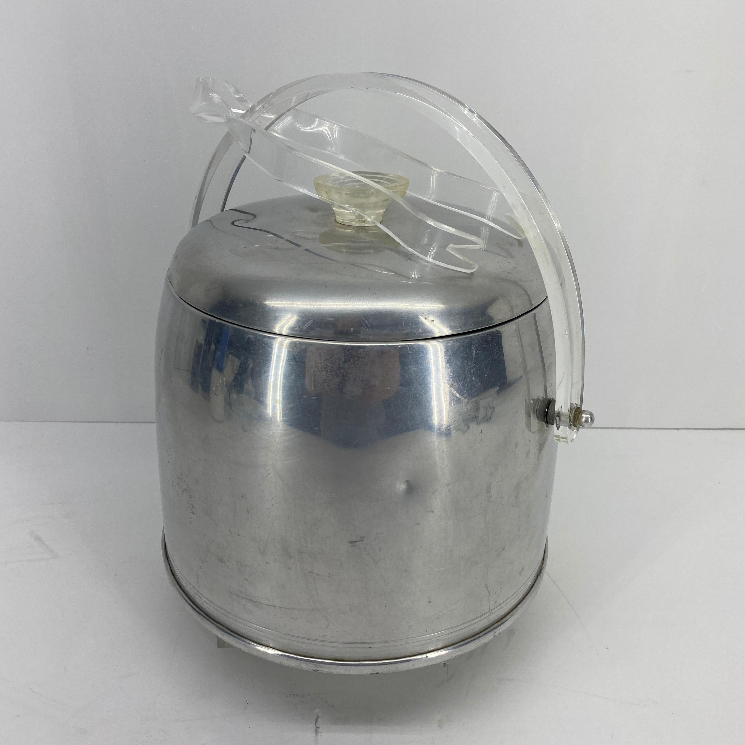 Vintage Mid-Century Modern Aluminum and Lucite Ice Bucket and Tongs In Good Condition For Sale In Haddonfield, NJ