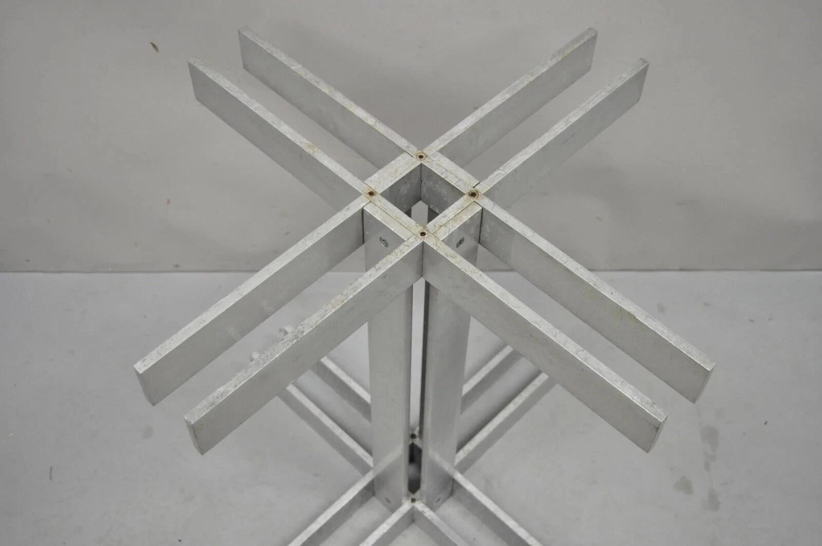 Mid-Century moderno Base per tavolo con piedistallo geometrico in alluminio, vintage Mid Century Modern - Senza piano in vendita