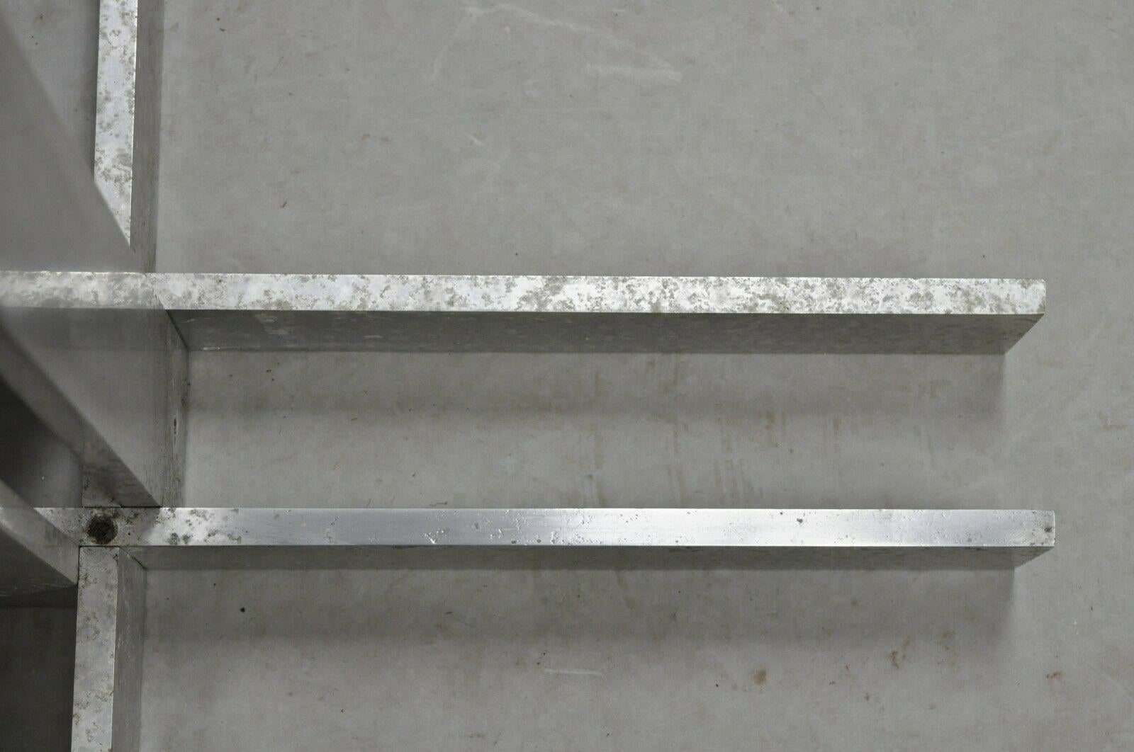 Aluminium Base de table à piédestal géométrique vintage en métal et aluminium, sans plateau, style moderne du milieu du siècle dernier en vente
